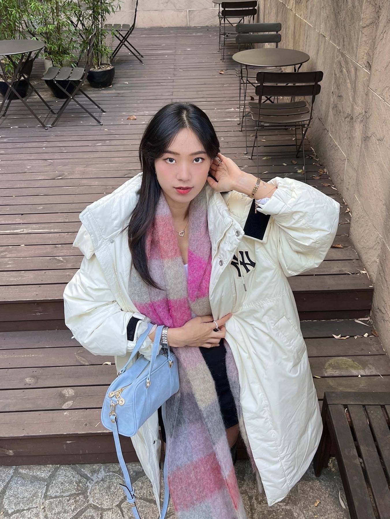 Acne Studios Mohair Check Muffler Fuchsia Lilac Pink 착용 스타일 - 5