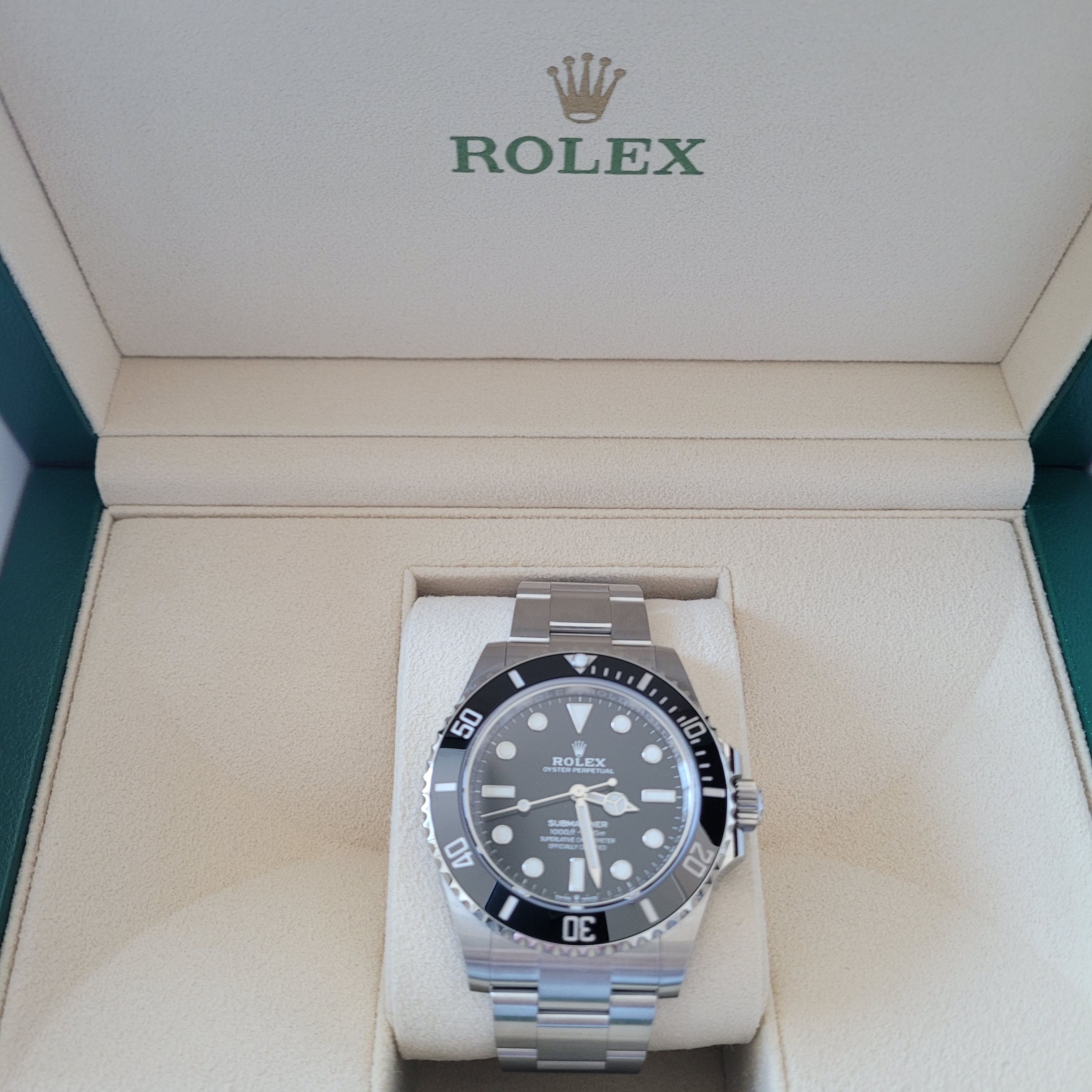 Rolex Submariner 41mm 124060 Black Oyster 착용 스타일 - 4