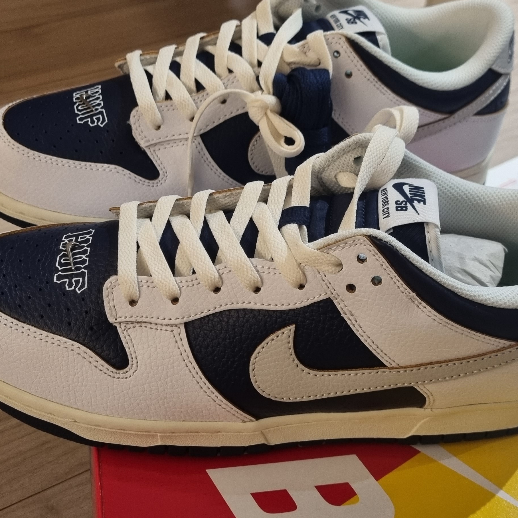 Nike x HUF SB Dunk Low New York 착용 스타일 - 2
