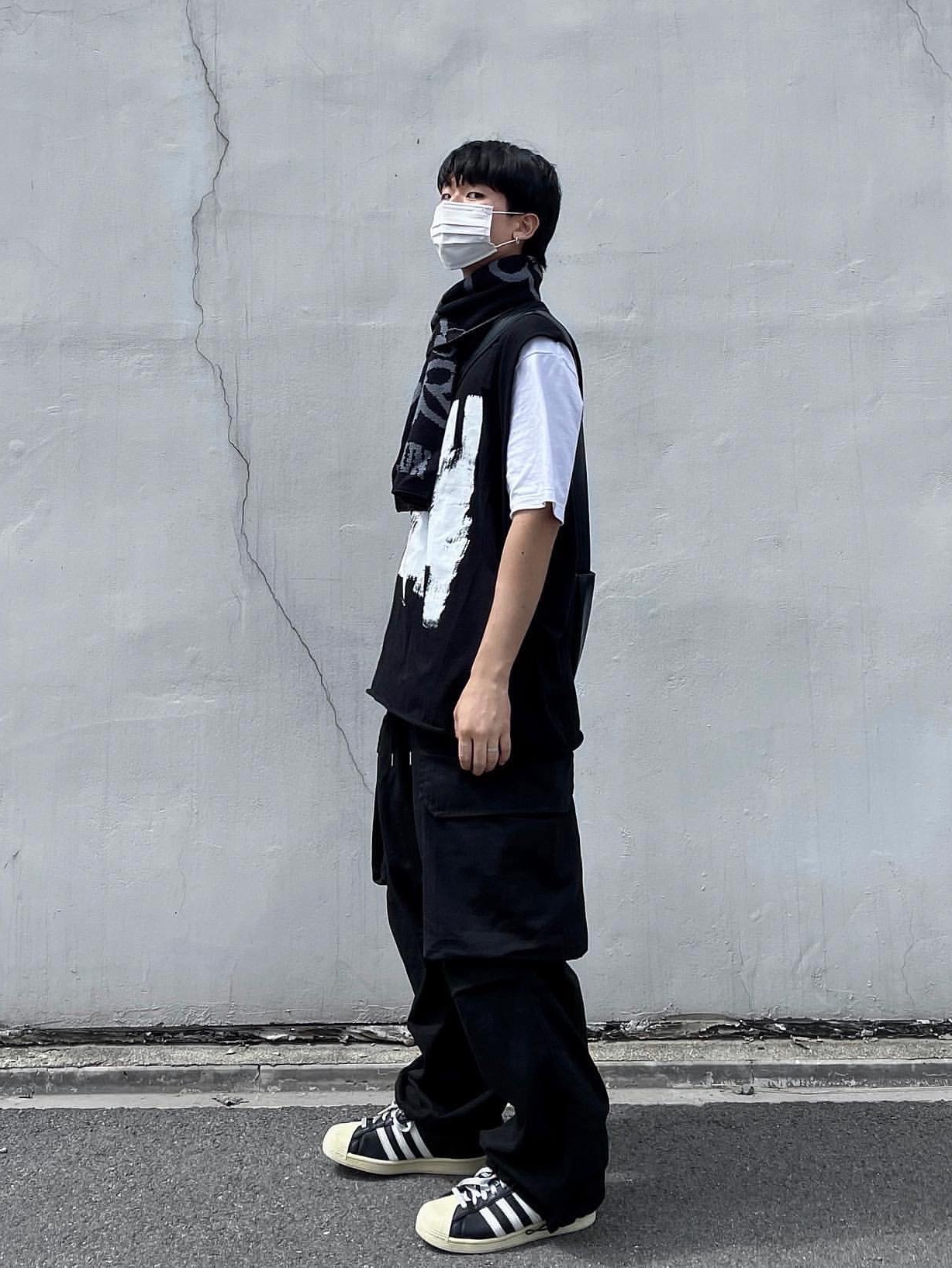 Adidas Superstar Premium Black White 착용 스타일 - 4