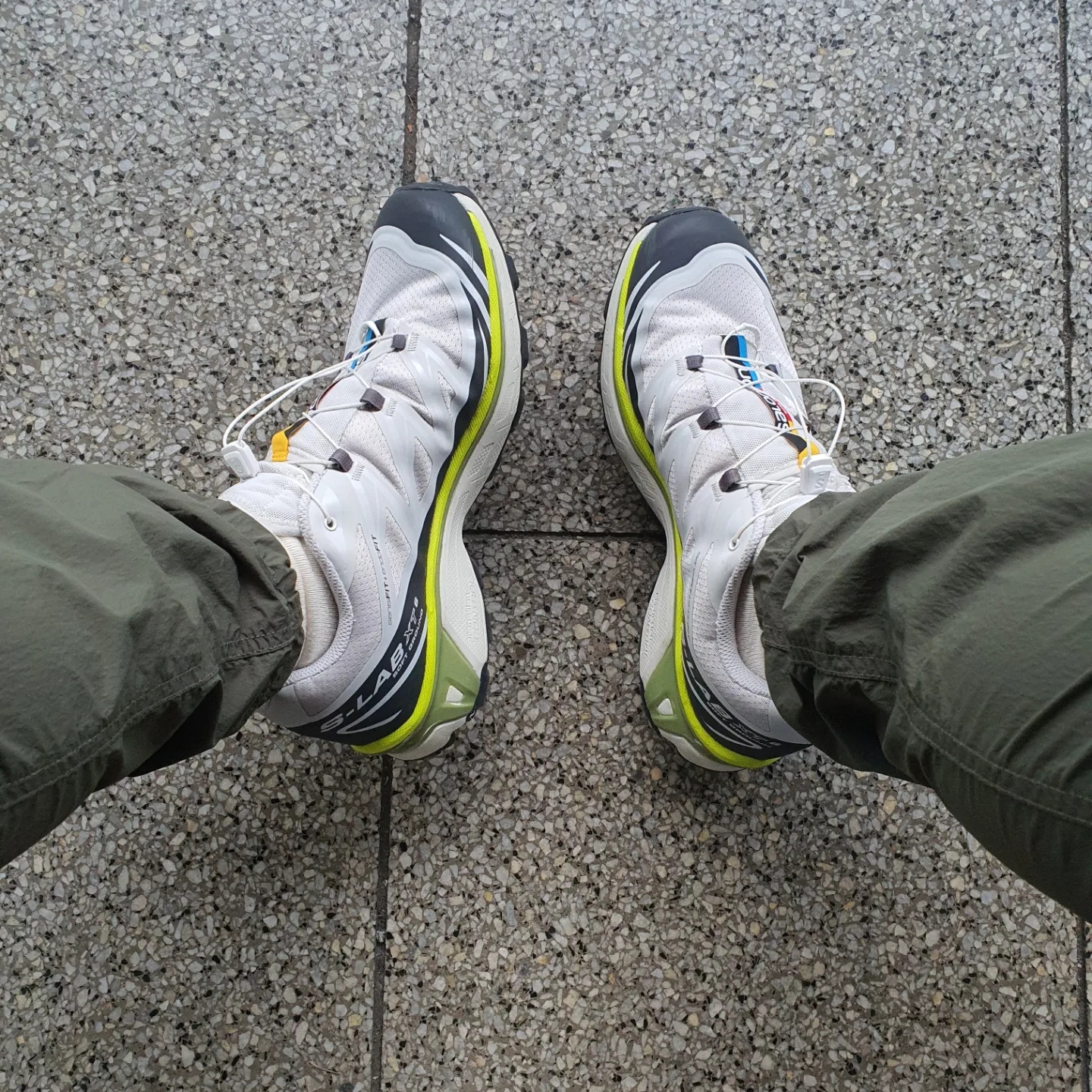 Salomon XT-6 Lunar Rock Magnet 착용 스타일 - 2