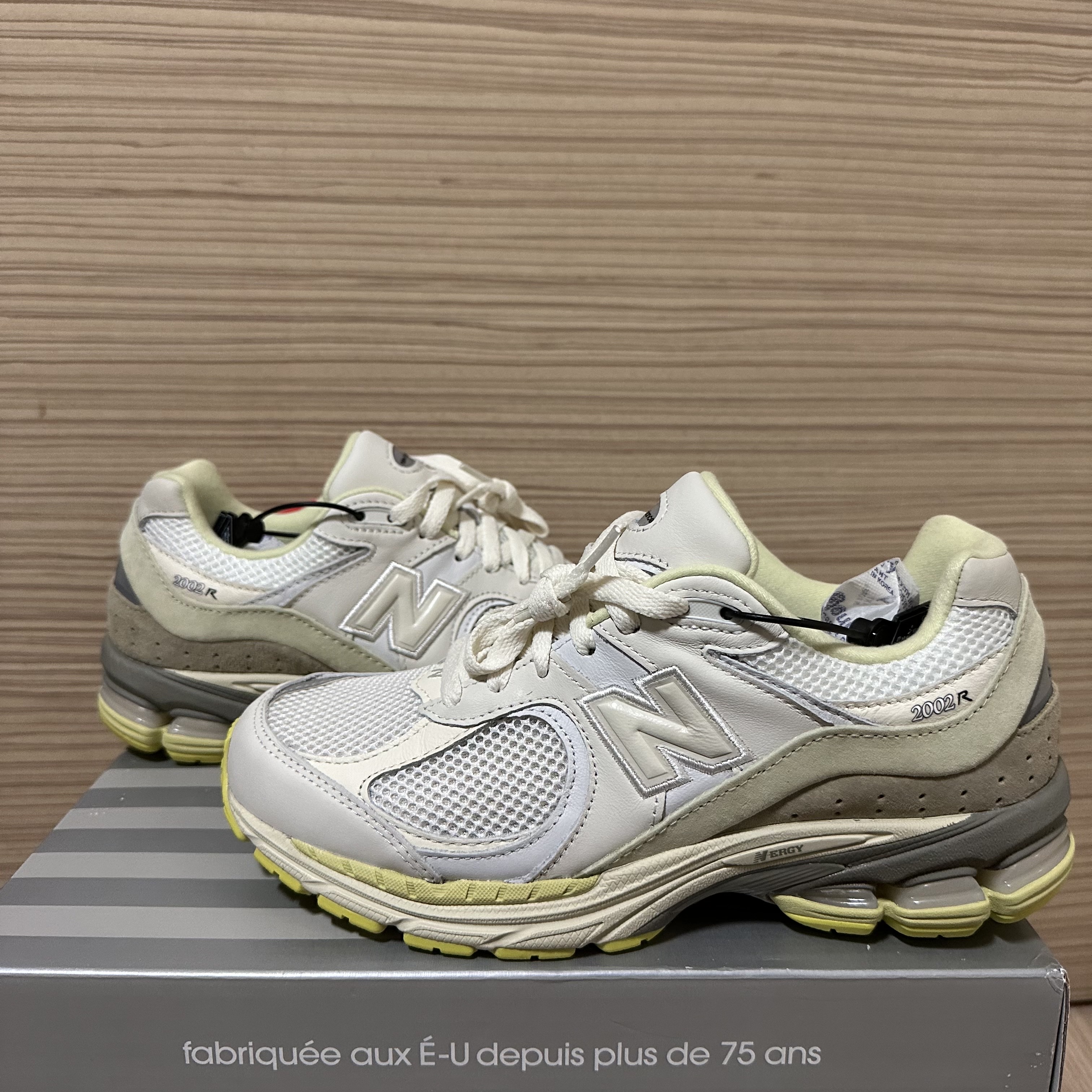 New Balance x Auralee 2002R White 착용 스타일 - 1