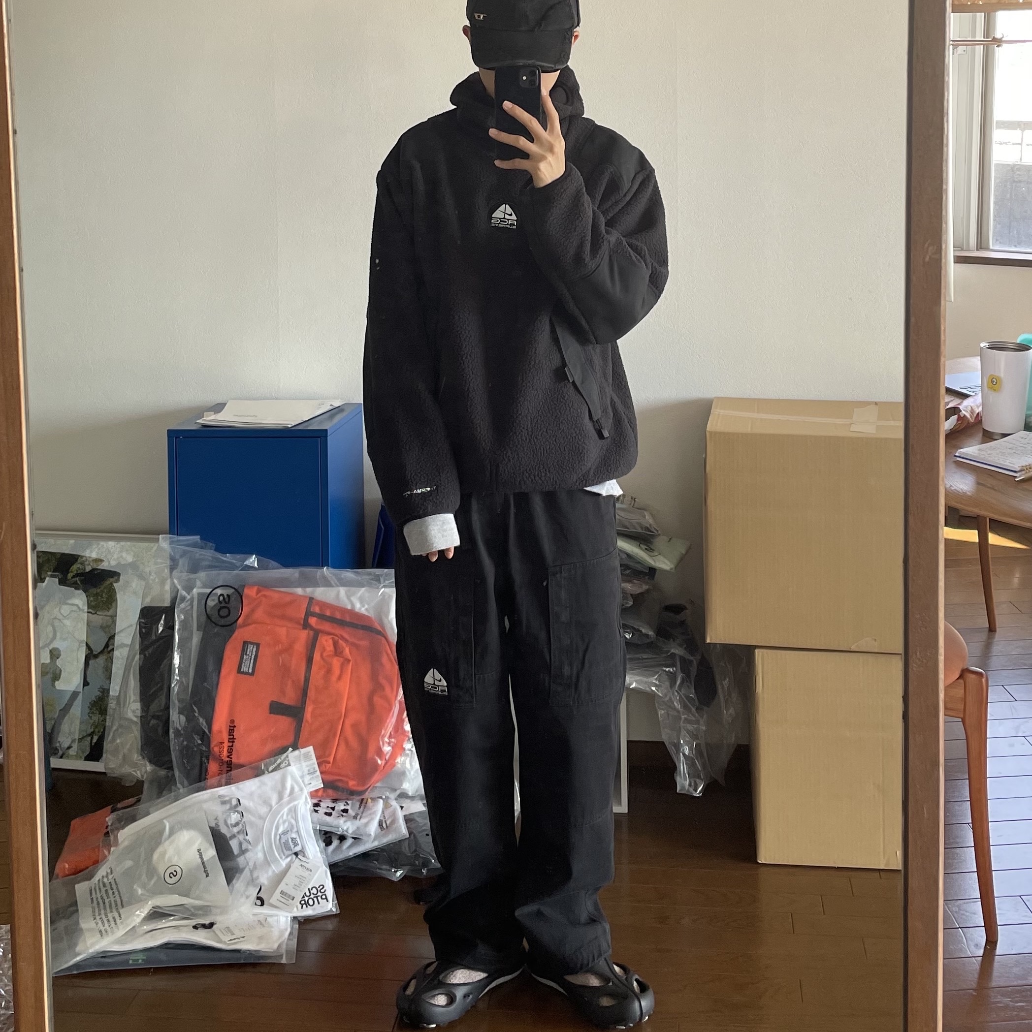 Supreme x Nike ACG Fleece Pullover Black - 22FW, Supreme x Nike ACG Belted Denim Pants Black - 22FW 착용 스타일 - 2