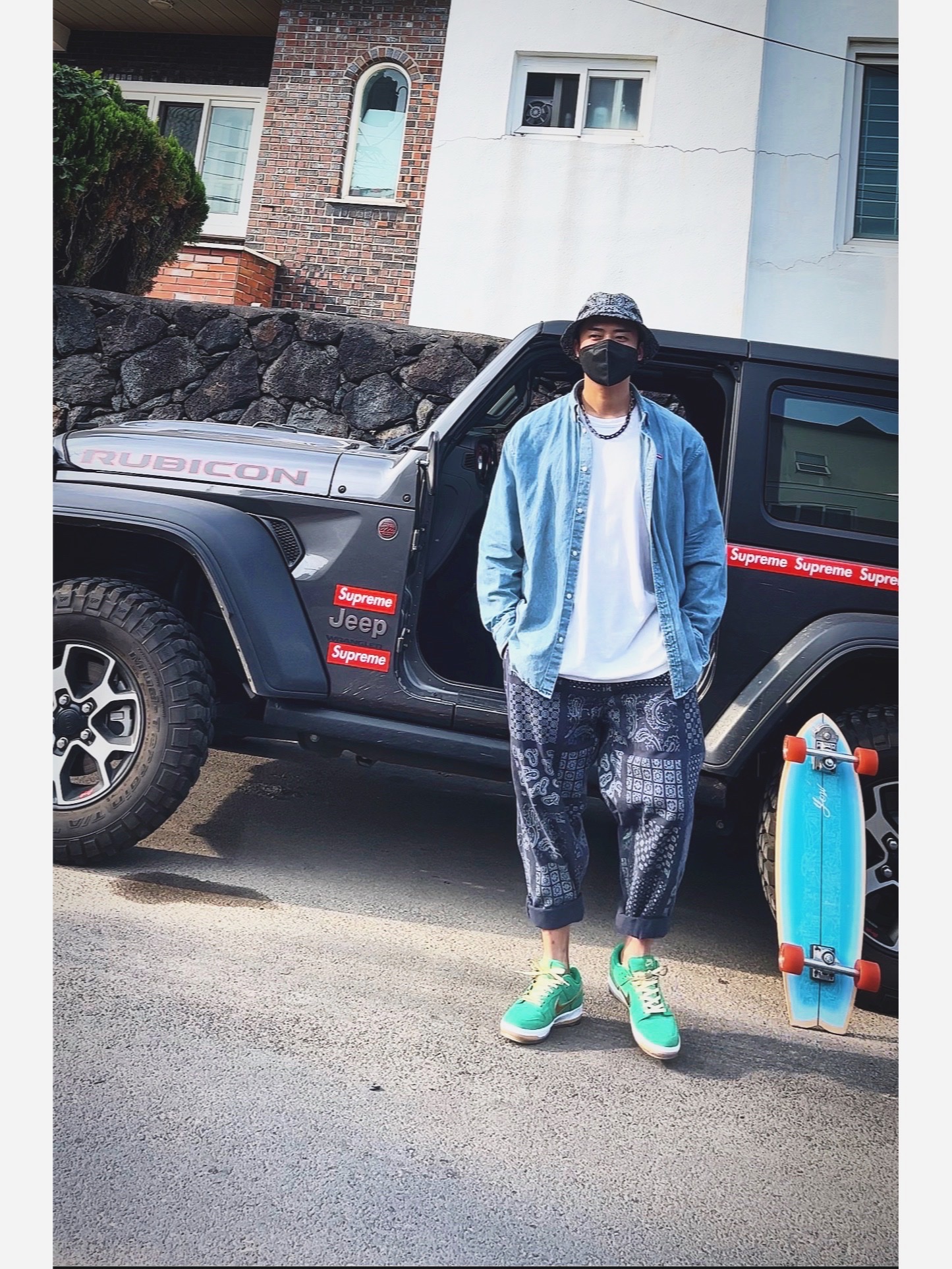 Supreme Bandana Crusher Black - 21SS, Supreme Small Box Shirt Denim - 22SS 착용 스타일 - 2