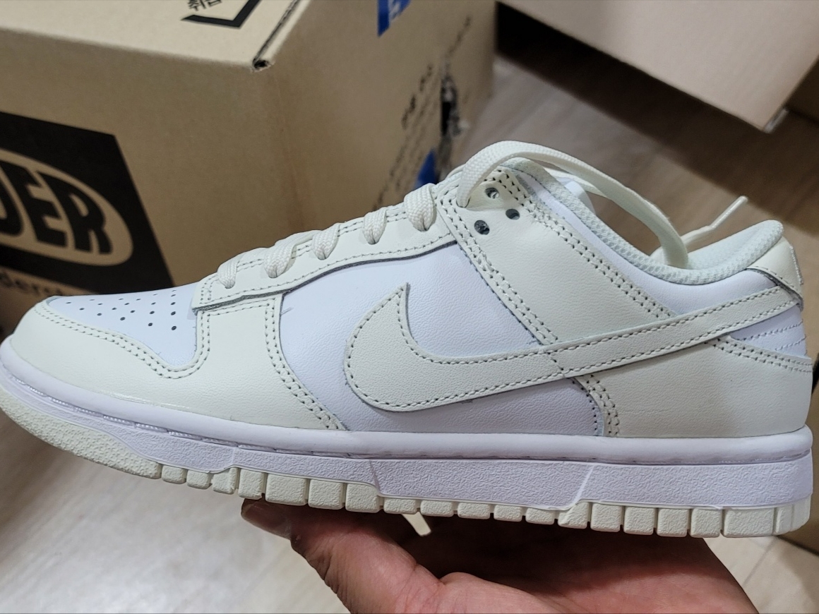 (W) Nike Dunk Low White and Sail 착용 스타일