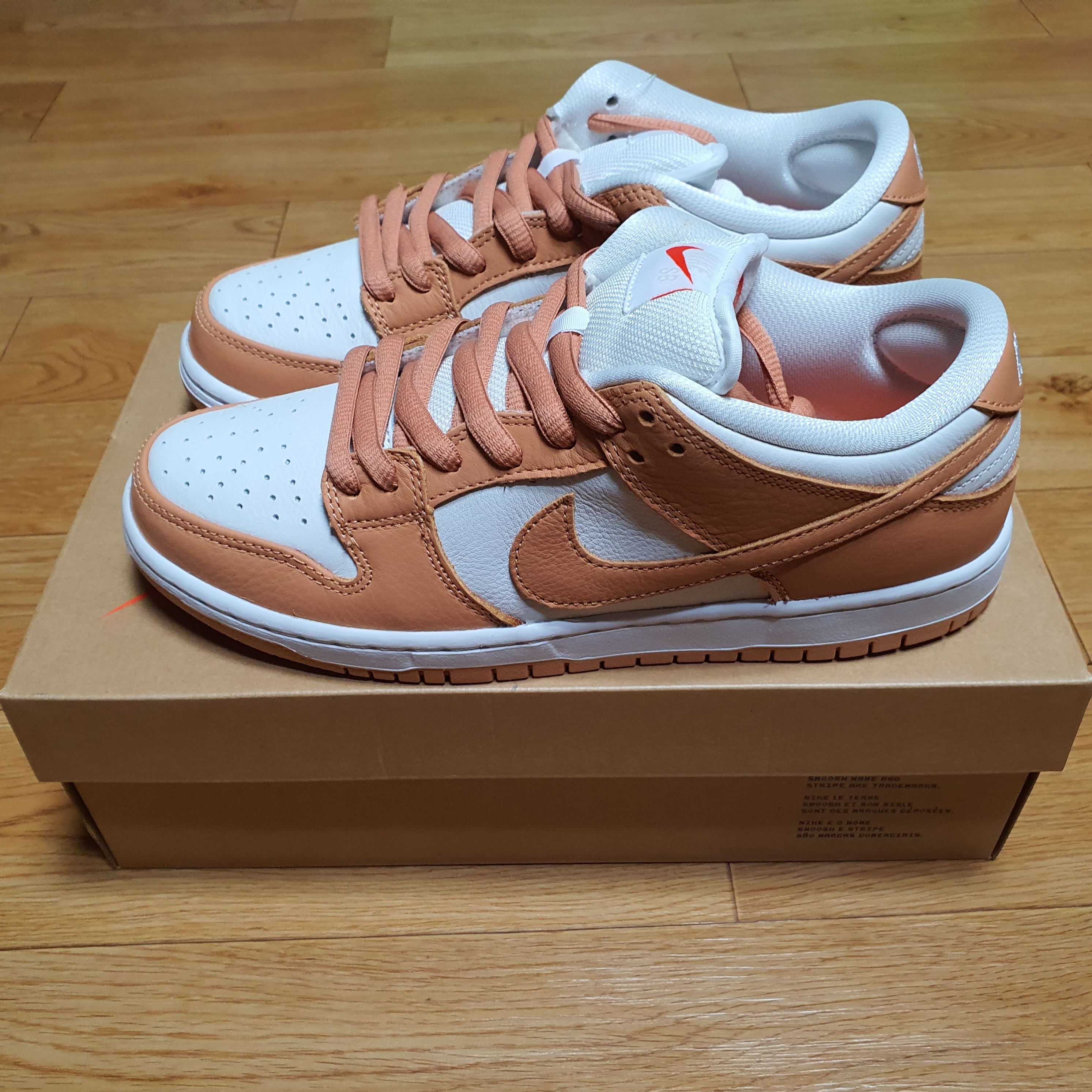 Nike SB Dunk Low Pro Light Cognac 착용 스타일