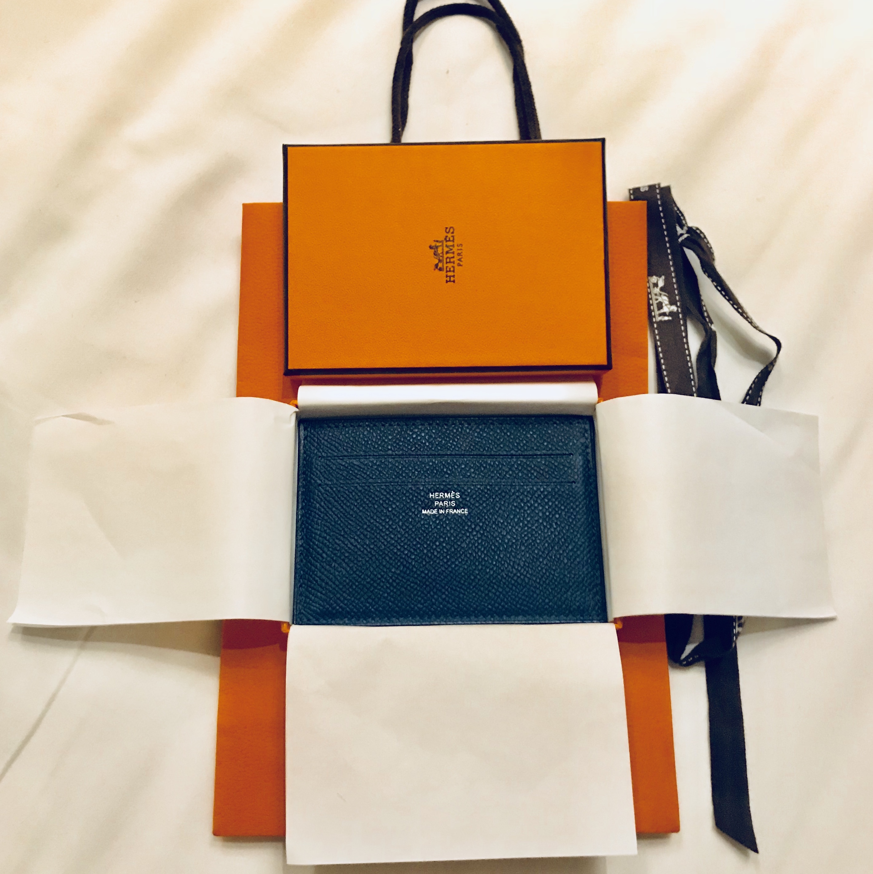 Hermes Citizen Twill Card Holder Epsom & Bleu Saphir Bordeux 착용 스타일 - 2