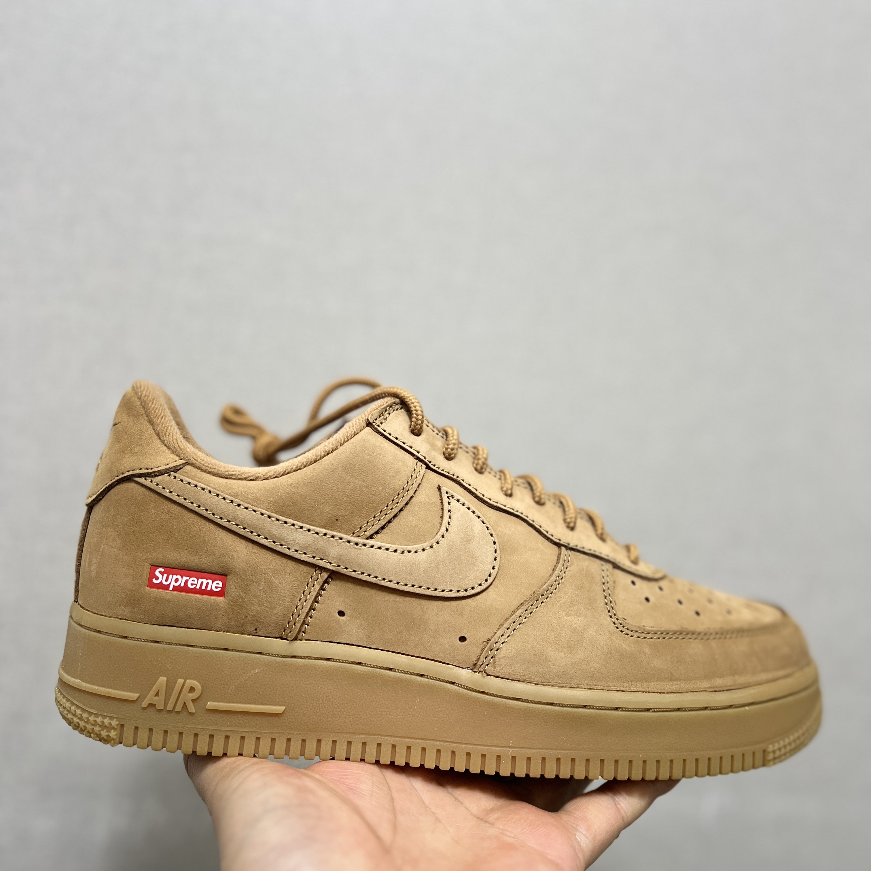 Nike x Supreme Air Force 1 Low Flax 착용 스타일 - 1