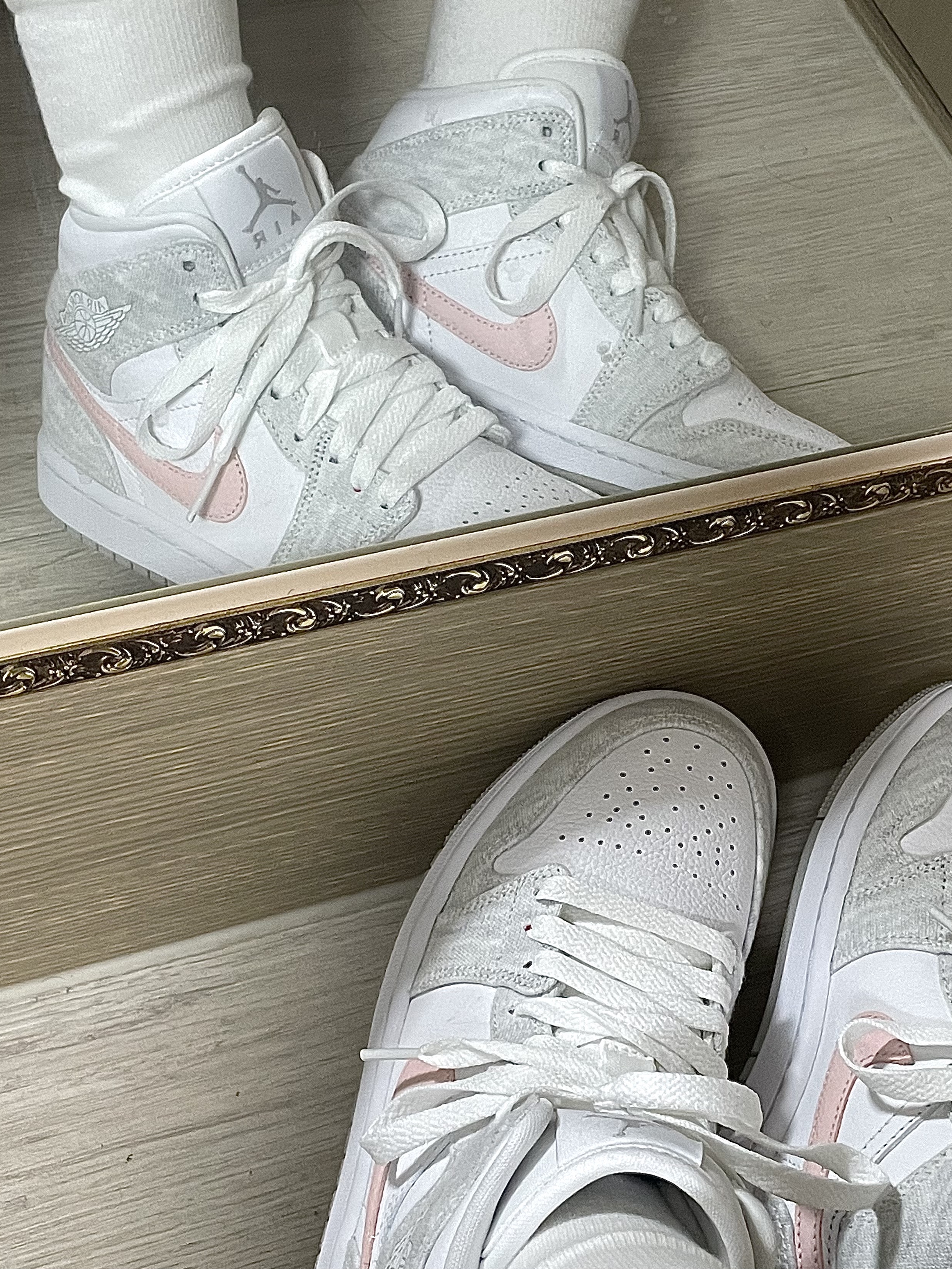 (W) Jordan 1 Mid SE Light Iron Ore 착용 스타일