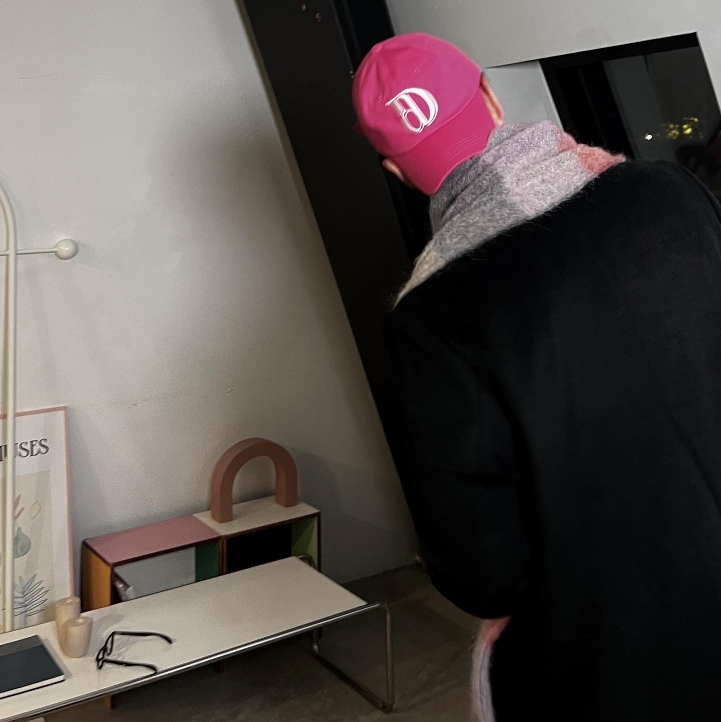 Acne Studios Mohair Check Muffler Fuchsia Lilac Pink, Nike x Supreme Air Force 1 Low Black 착용 스타일 - 3