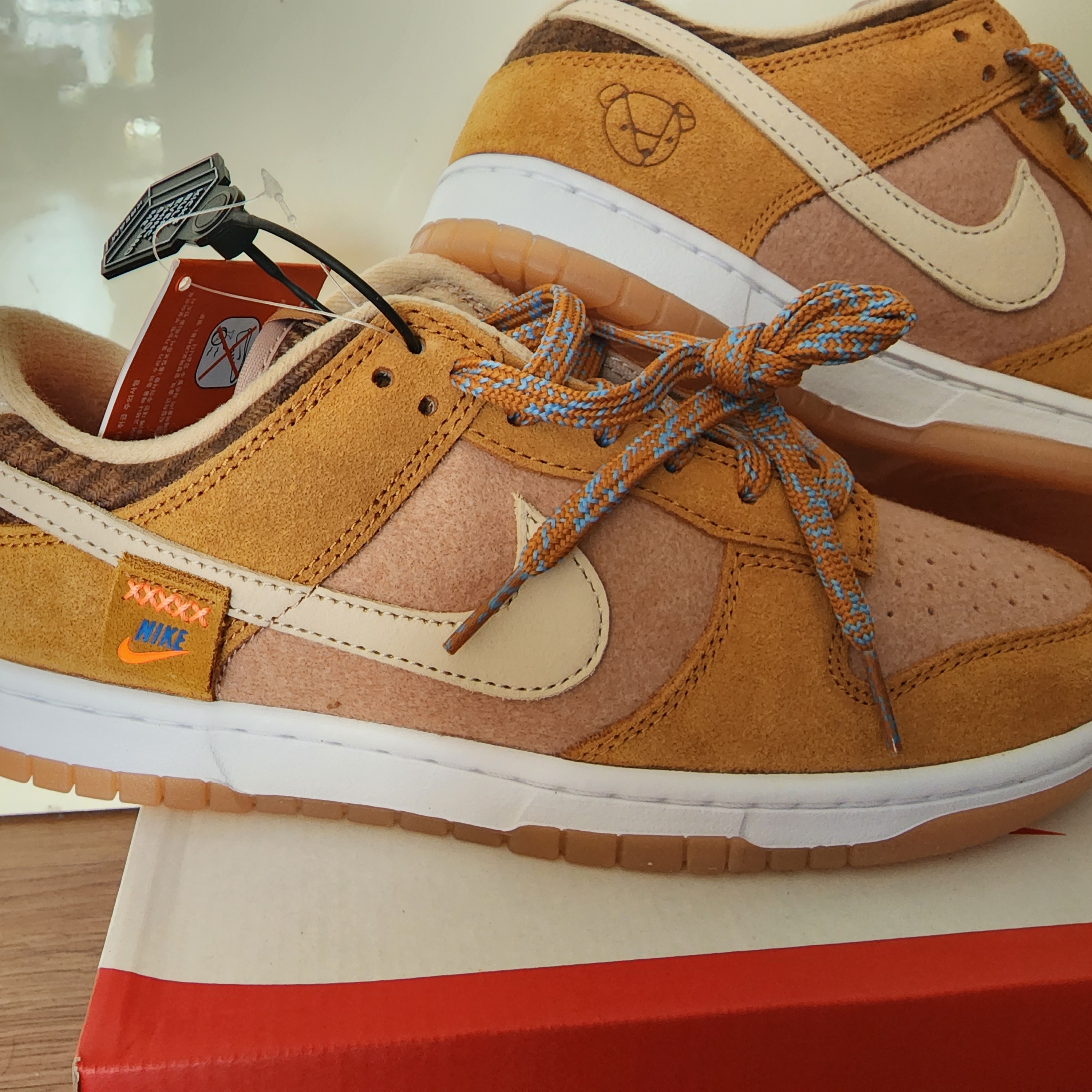Nike Dunk Low SE Praline Desert Ochre 착용 스타일 - 1