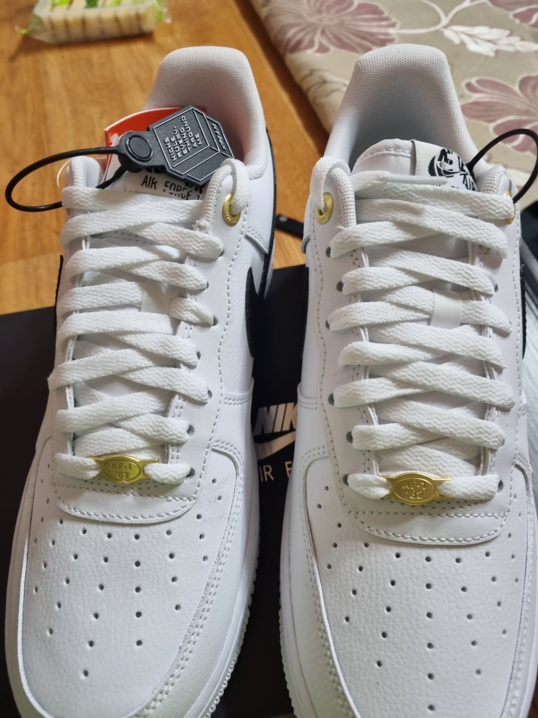 Nike Air Force 1 '07 LV8 40th Anniversary Join Forces White Black 착용 스타일