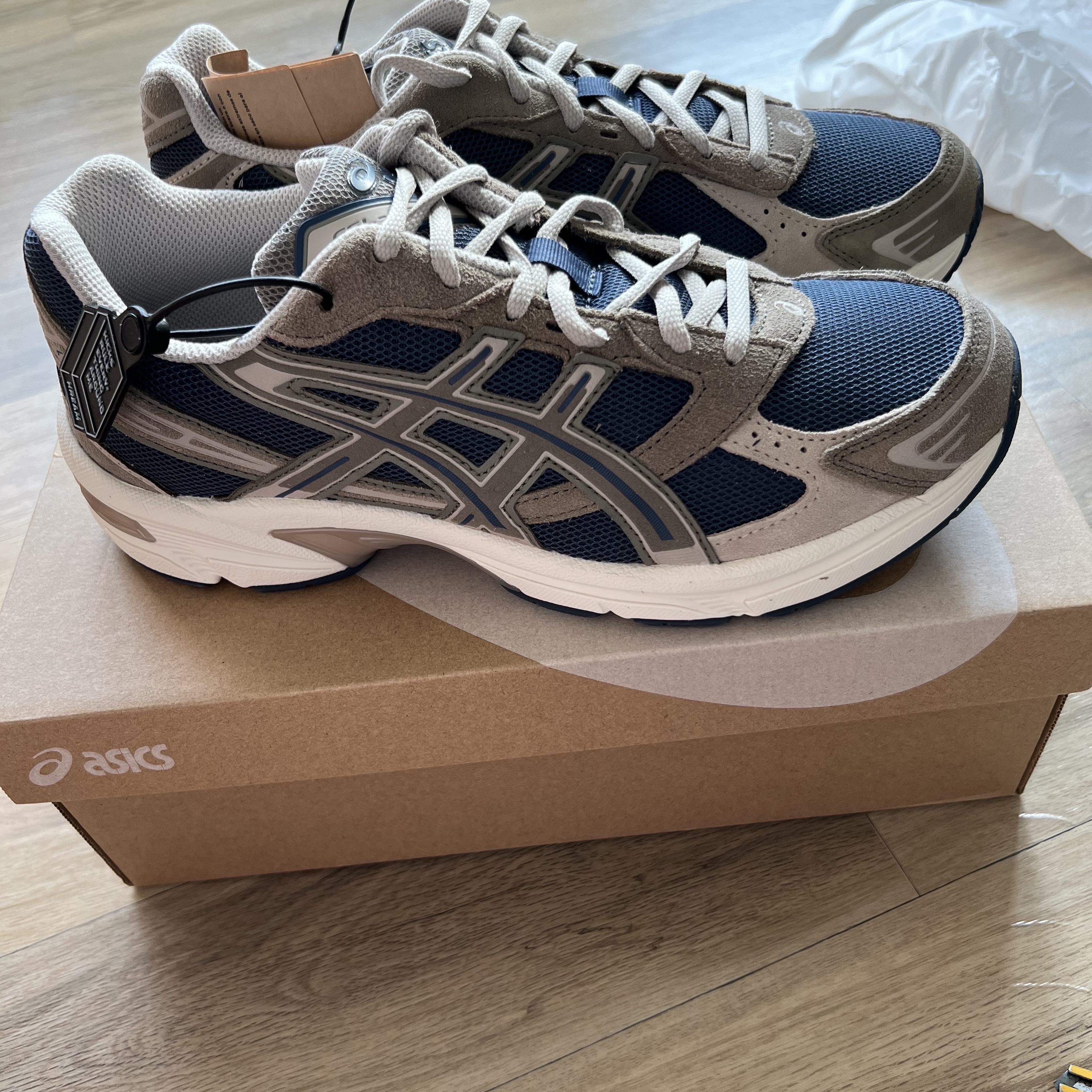 Asics Gel-1130 Tarmac Mink 착용 스타일