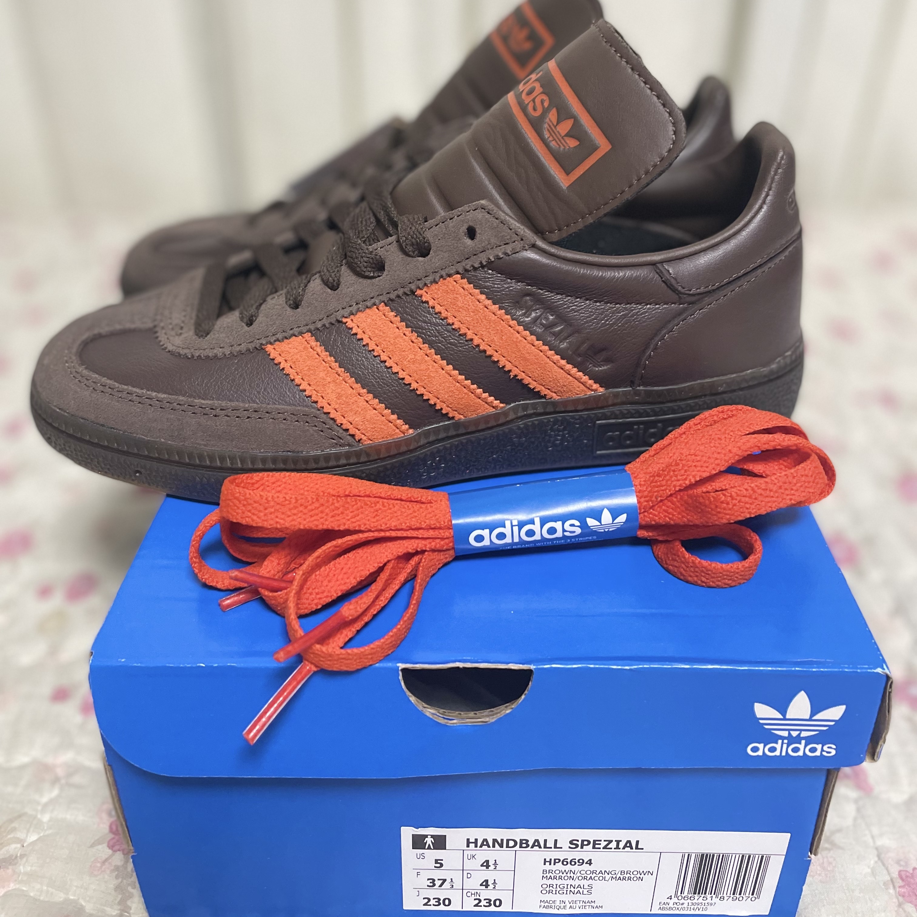 Adidas Spezial Handball Brown Collegiate Orange 착용 스타일 - 1