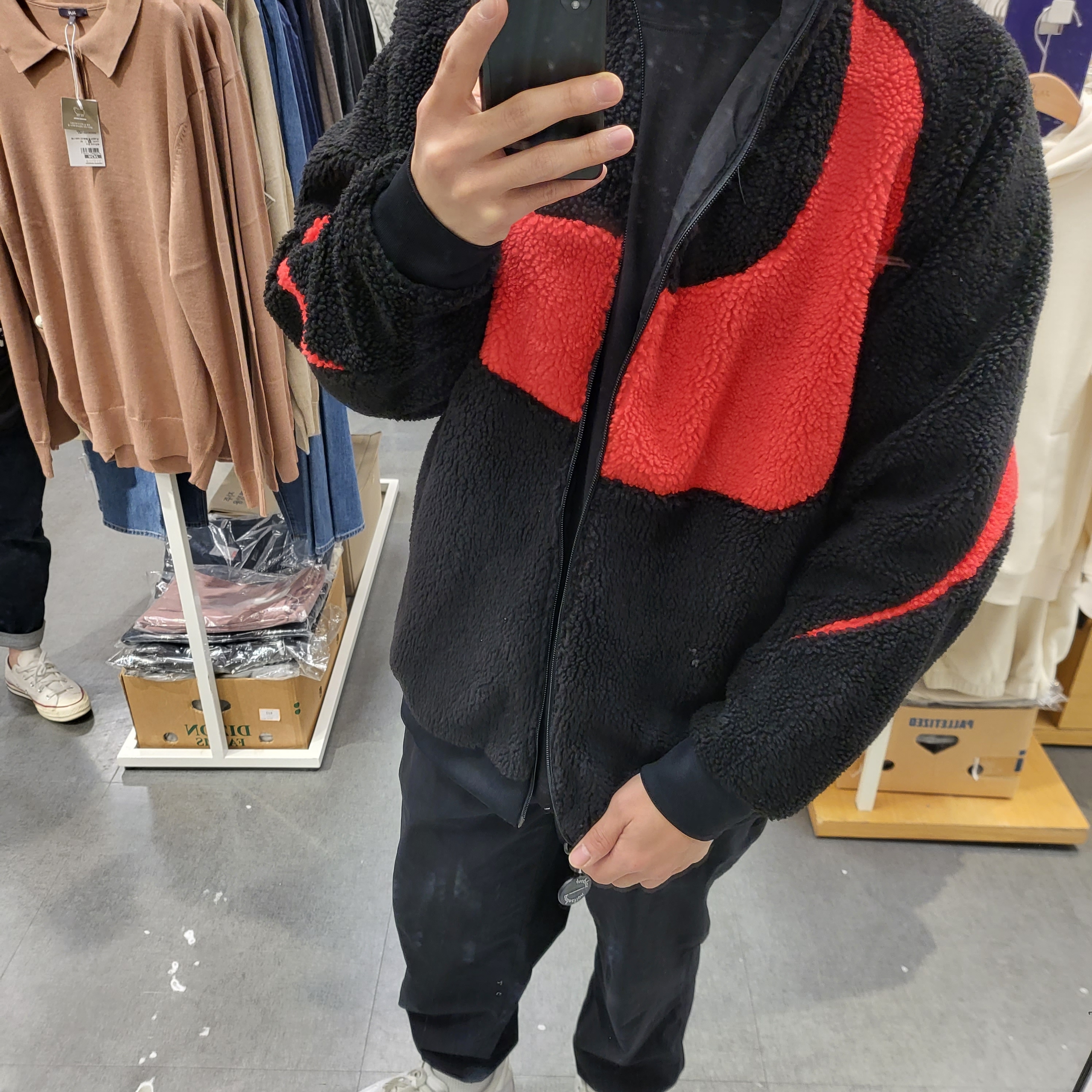 Nike Big Swoosh Full Zip Jacket Black Chili Red 착용 스타일