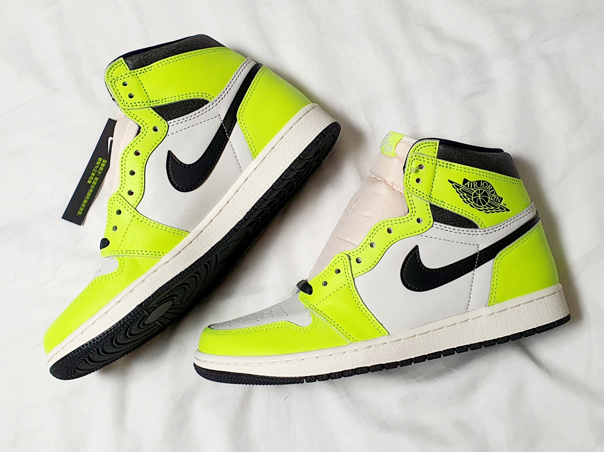 Jordan 1 Retro High OG Volt 착용 스타일 - 3