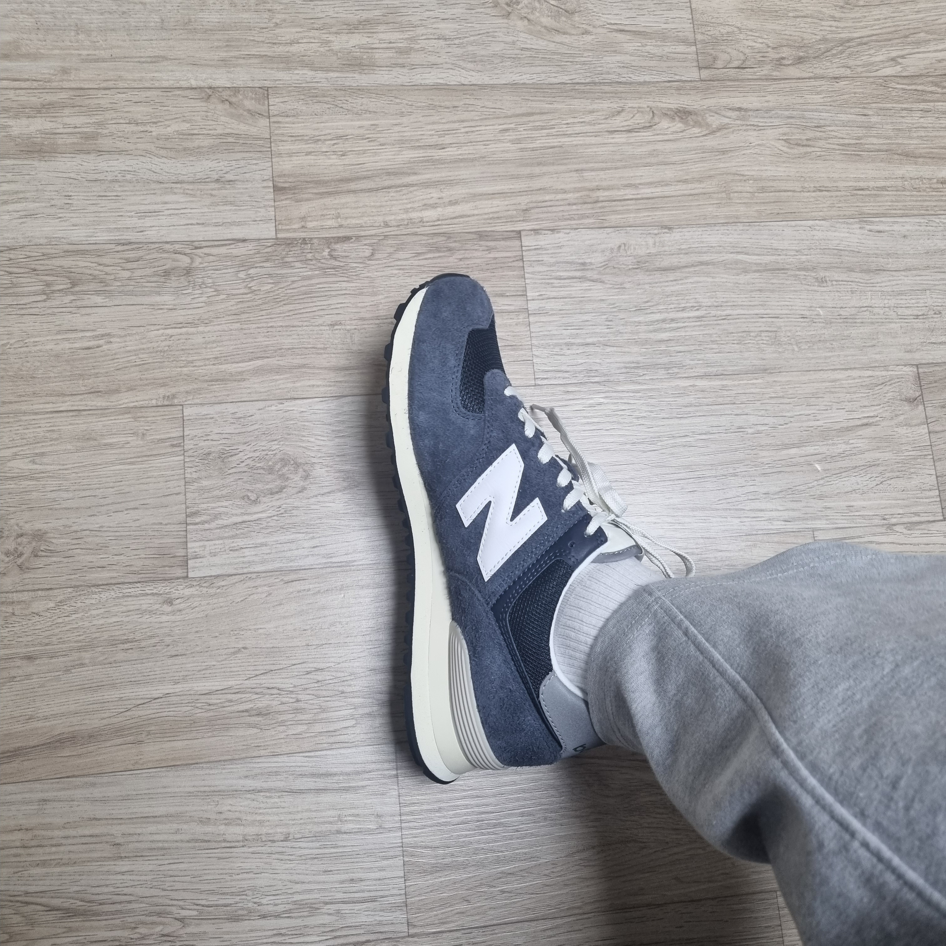 New Balance 574 Heritage Navy 착용 스타일