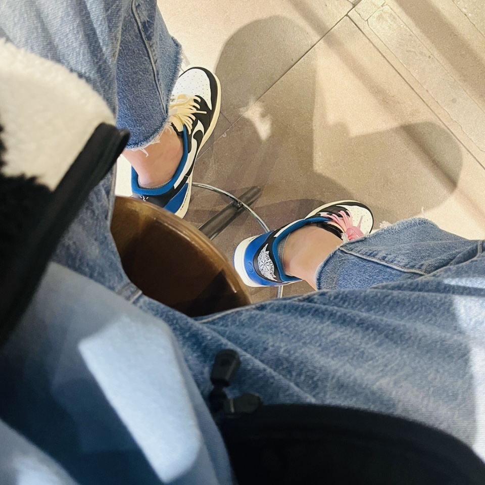 Jordan 1 x Travis Scott x Fragment Retro Low OG SP Military Blue, Supreme x The North Face S Logo Hooded Fleece Jacket Black - 20FW 착용 스타일