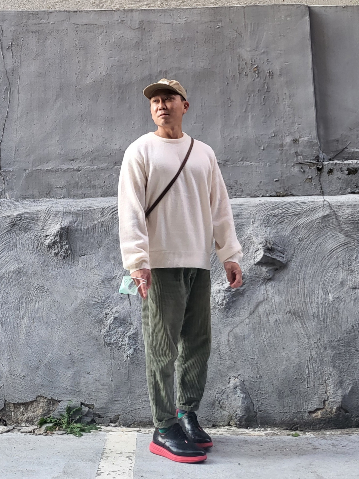 Stussy 8 Ball Spray Sweater Ivory 착용 스타일 - 2