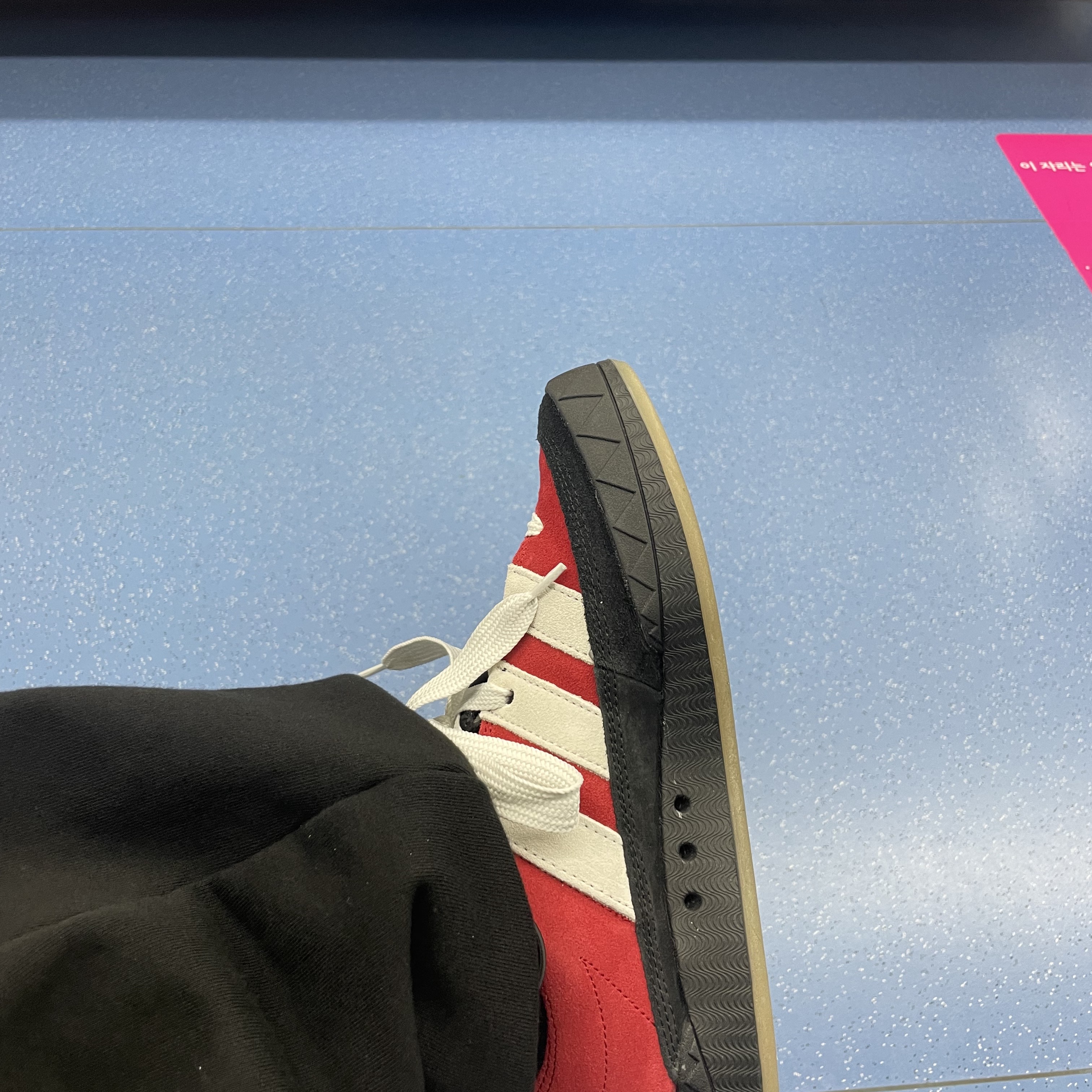 Adidas Adimatic Power Red 착용 스타일 - 2