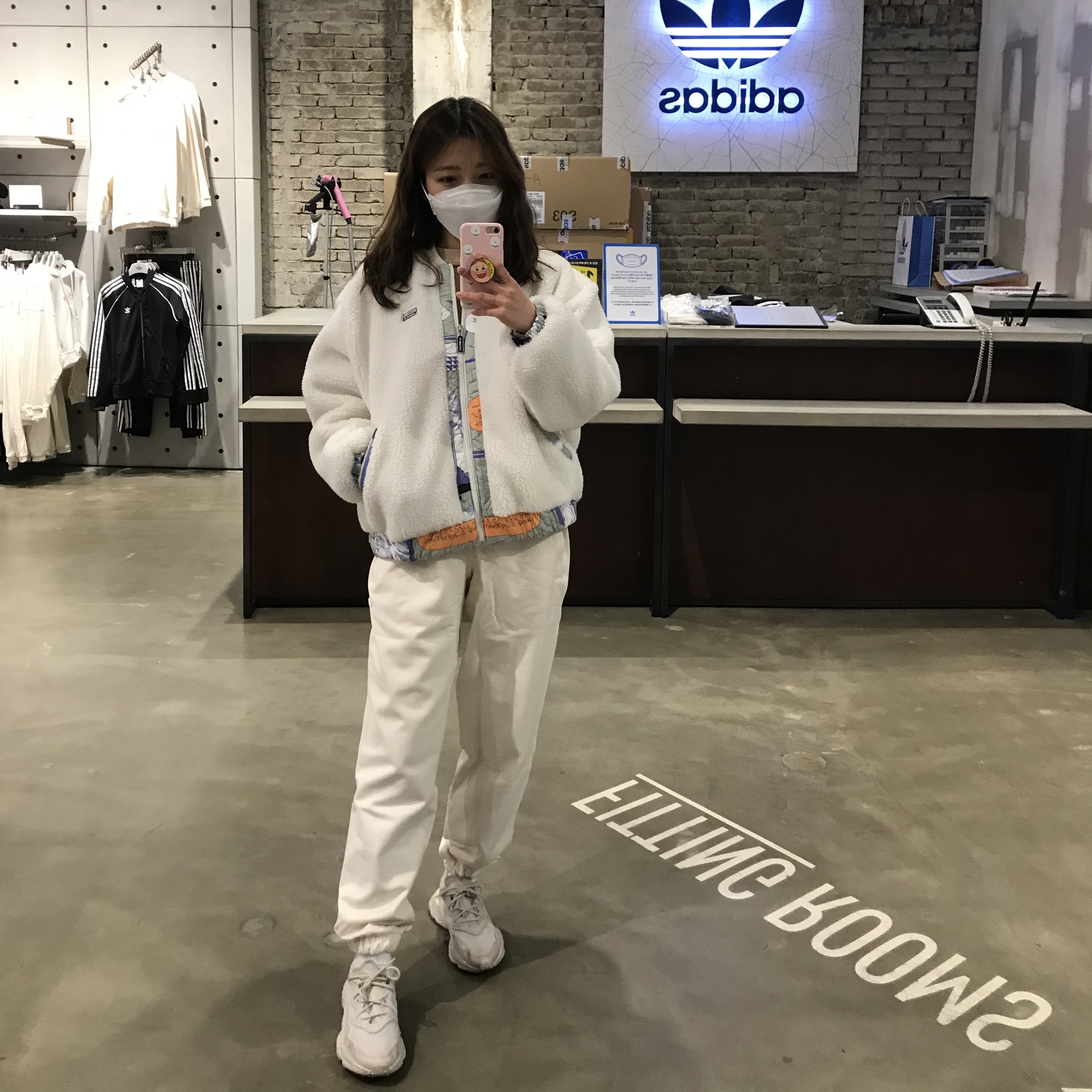 Adidas Ozweego Chalk Pearl 착용 스타일 - 2