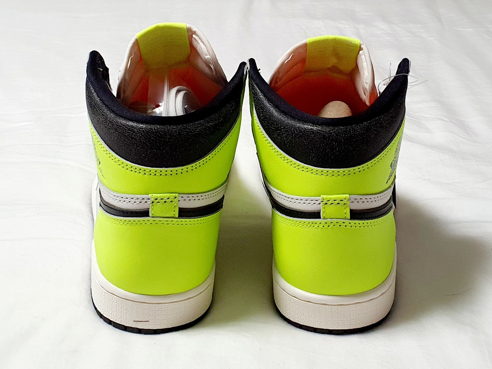 Jordan 1 Retro High OG Volt 착용 스타일 - 4