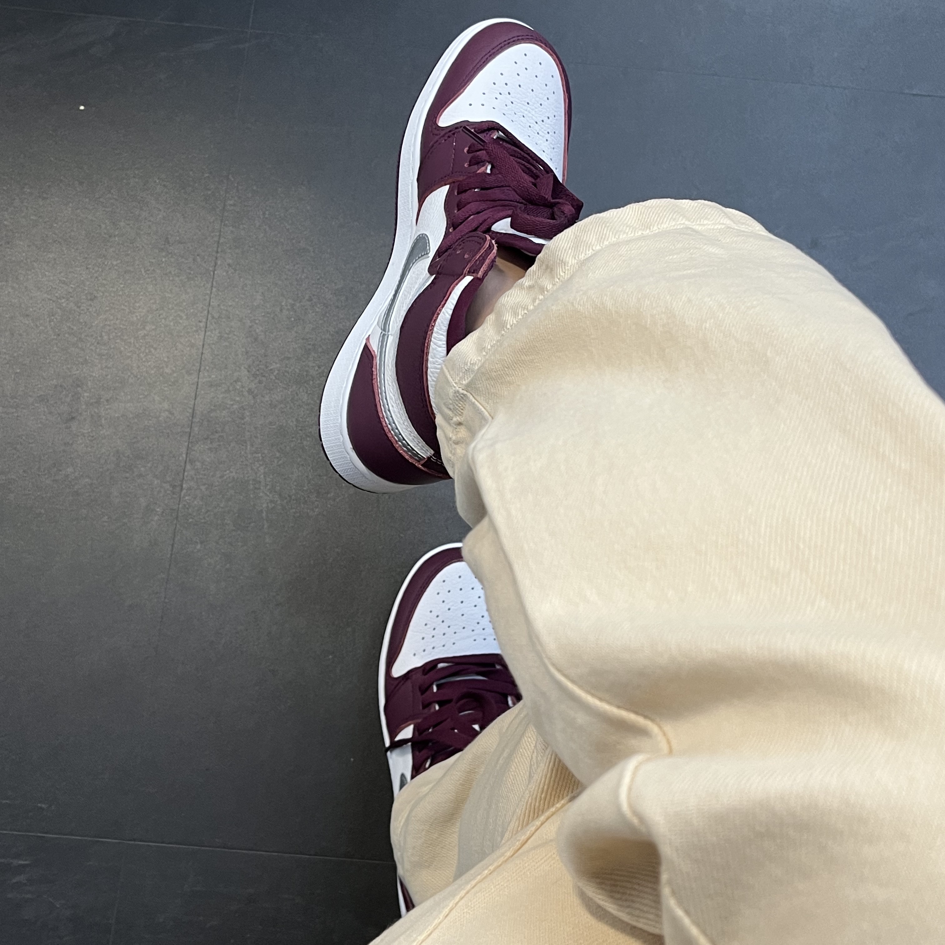 Jordan 1 Retro High OG Bordeaux 착용 스타일