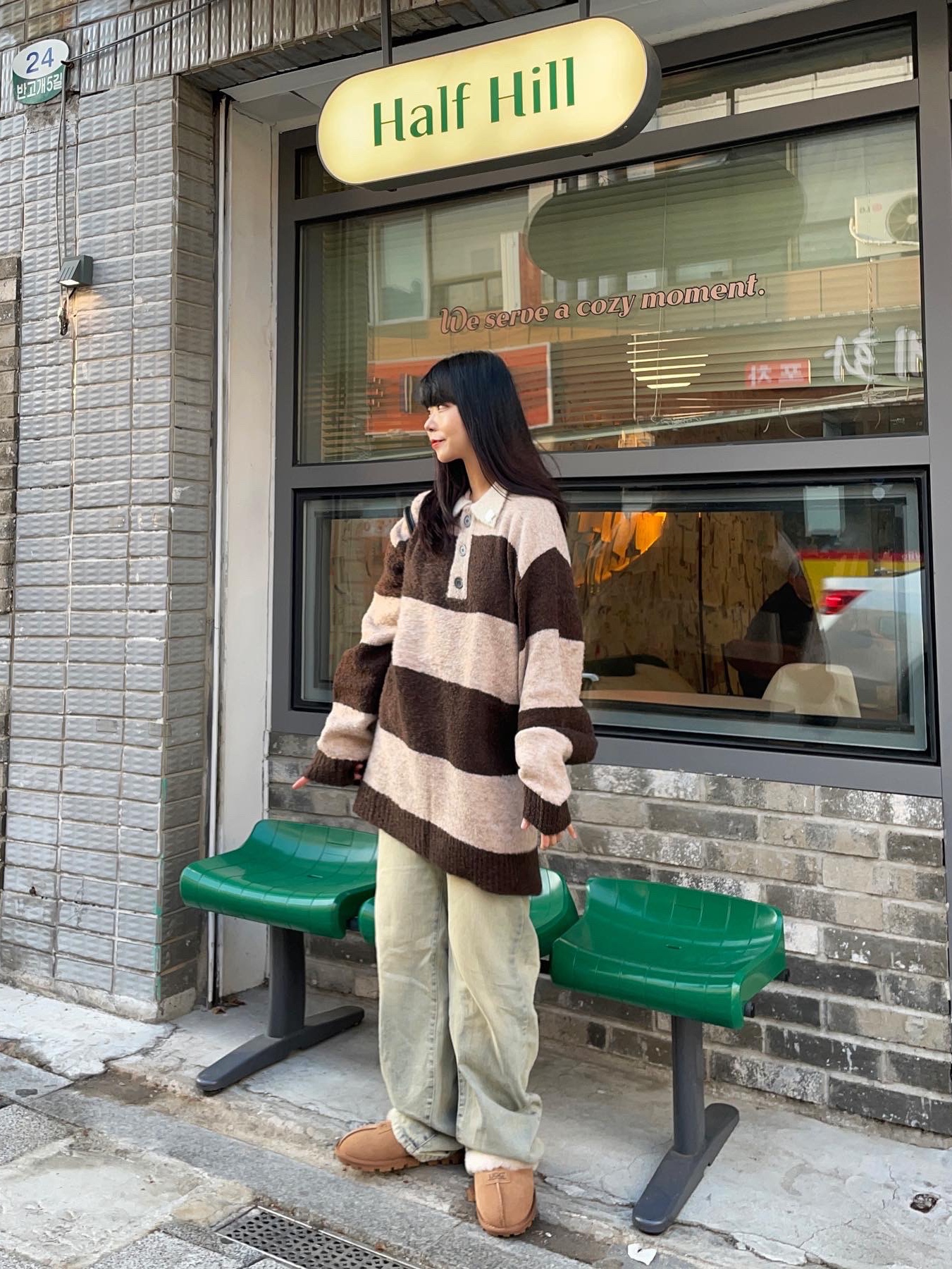 (W) UGG Coquette Slipper Chestnut 착용 스타일 - 1