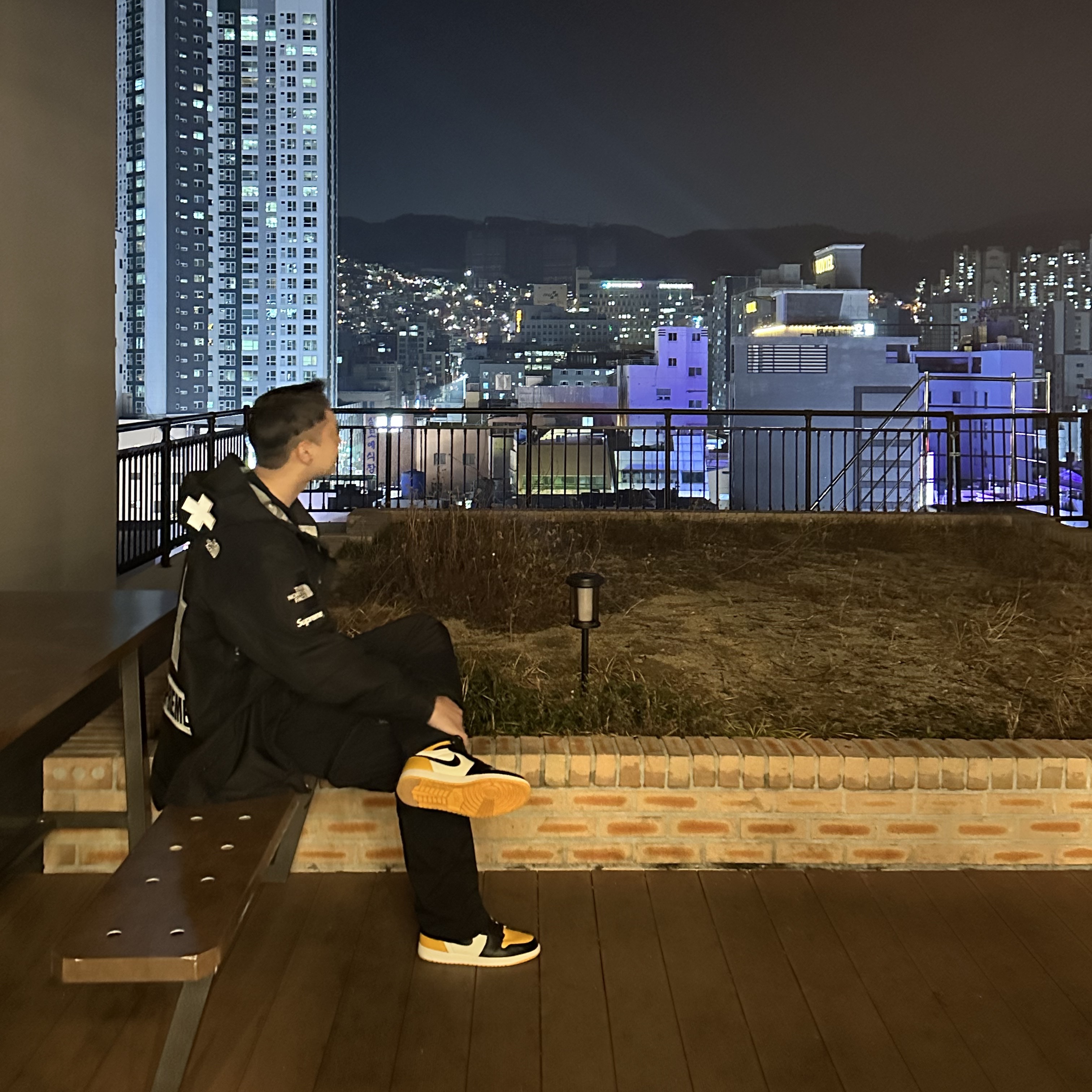 Supreme x The North Face Summit Series Rescue Mountain Pro Jacket Black - 22SS, Jordan 1 Retro High OG Taxi 착용 스타일 - 4