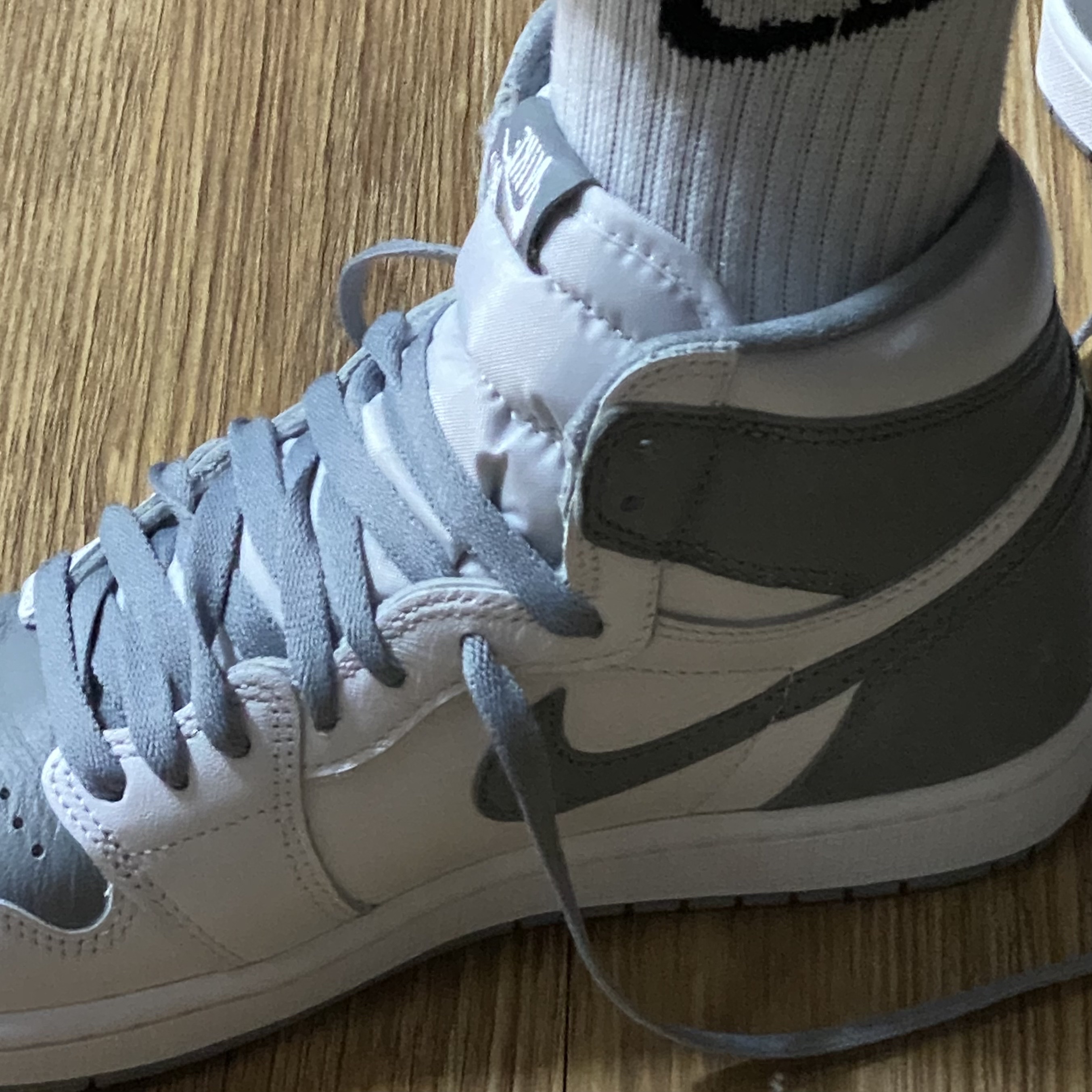 Jordan 1 Retro High OG Stealth 착용 스타일 - 2