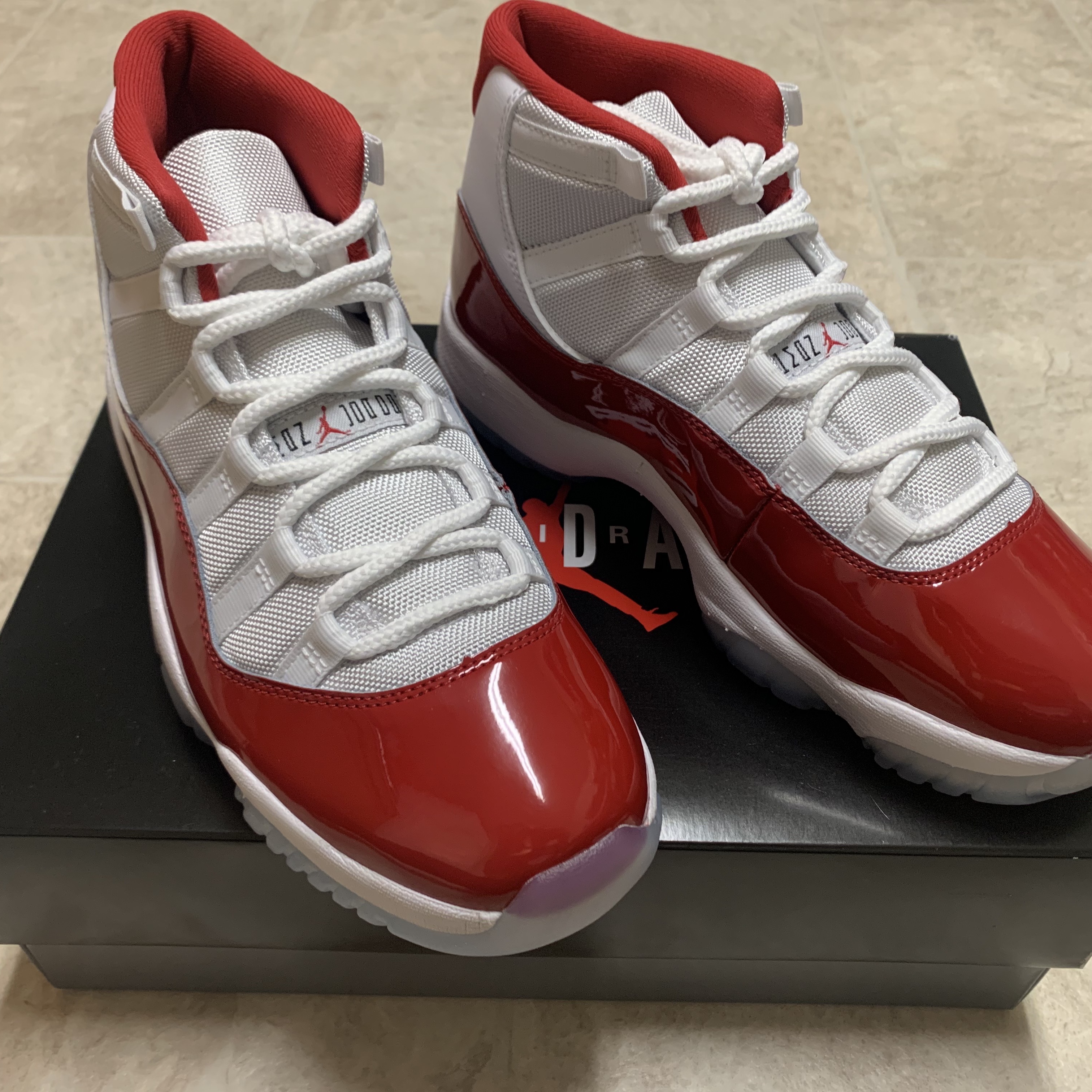 Jordan 11 Retro Varsity Red 착용 스타일
