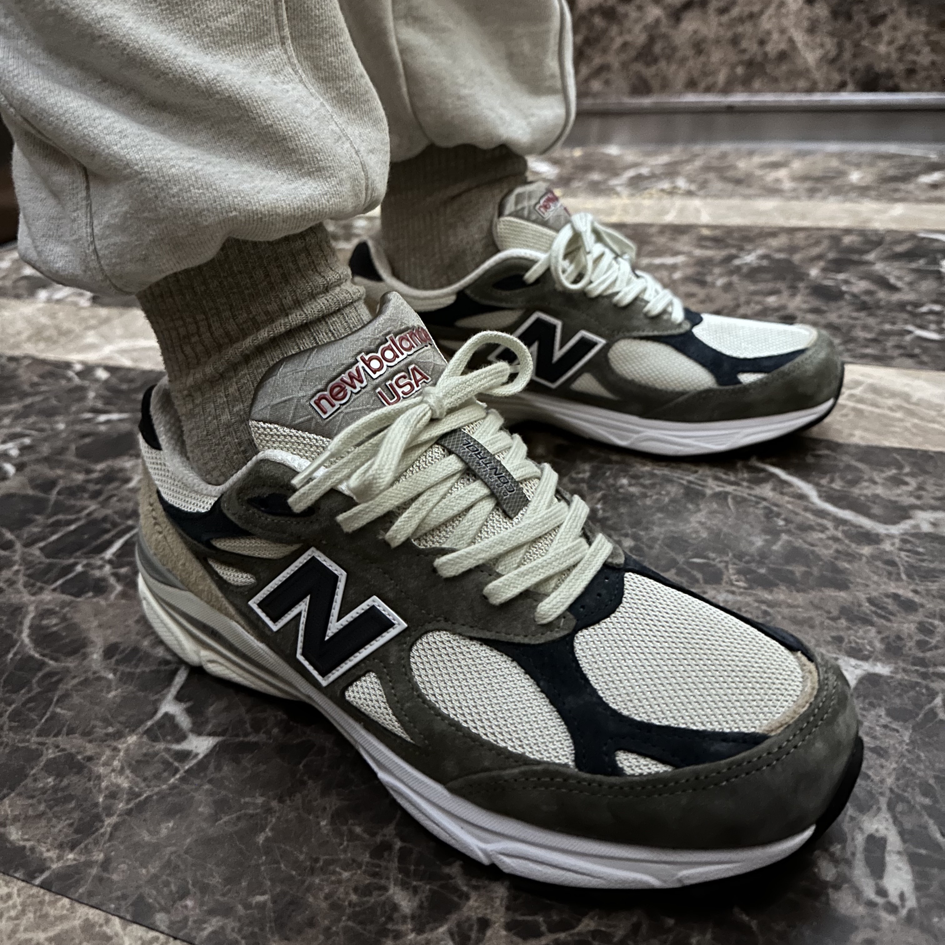 New Balance 990v3 Made in USA Olive, Nike ACG Vest Black Sequoia Night Purple - US/EU 착용 스타일 - 2