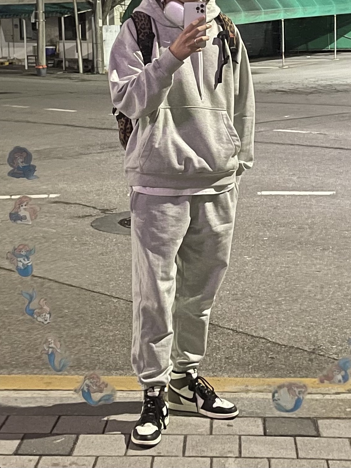 Apple AirPods Max Lightning Silver (Korean Ver.), Supreme Backpack Leopard - 20FW 착용 스타일