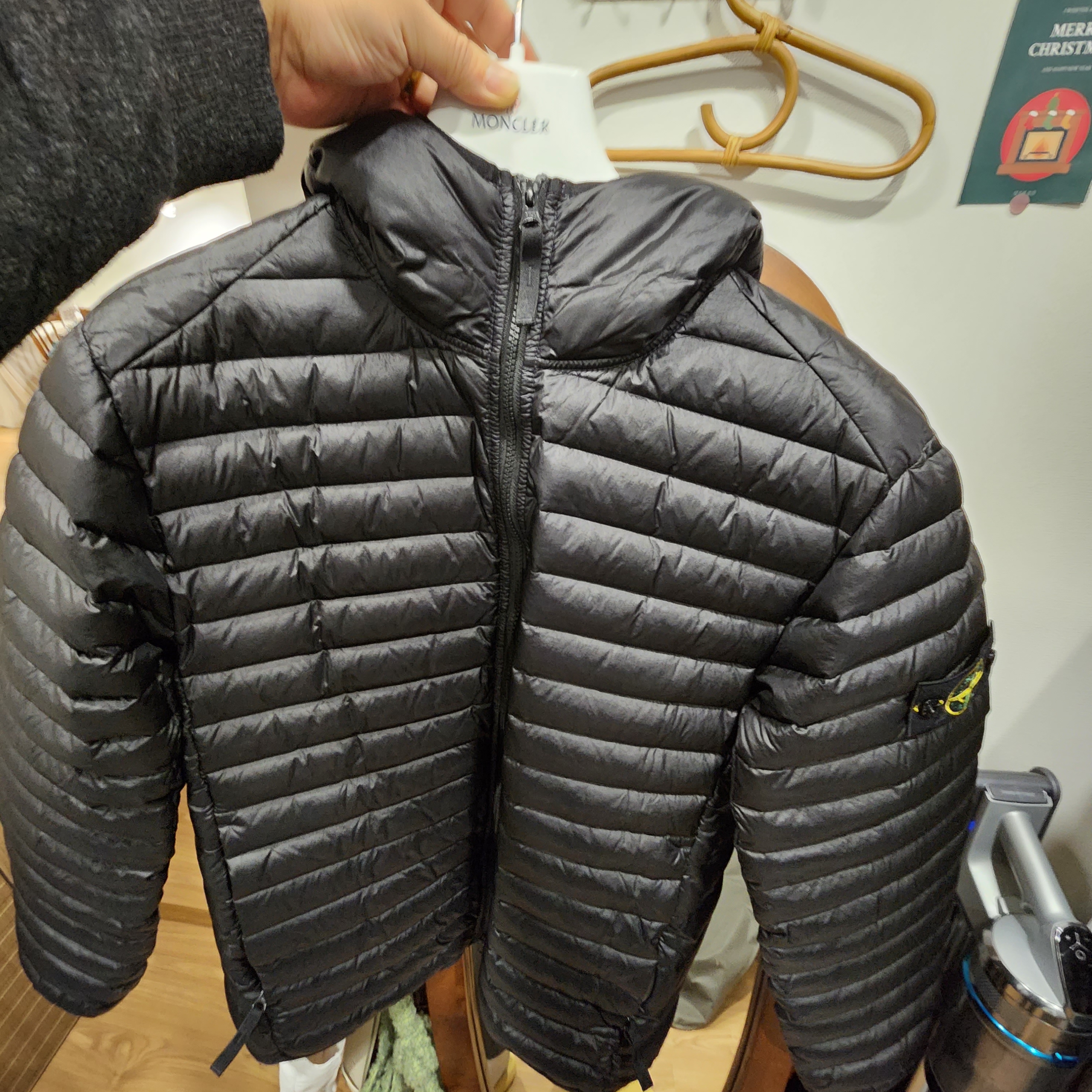 Stone Island 40324 Loom Woven Chambers R-Nylon Down-TC Packable Jacket Black - 22FW 착용 스타일