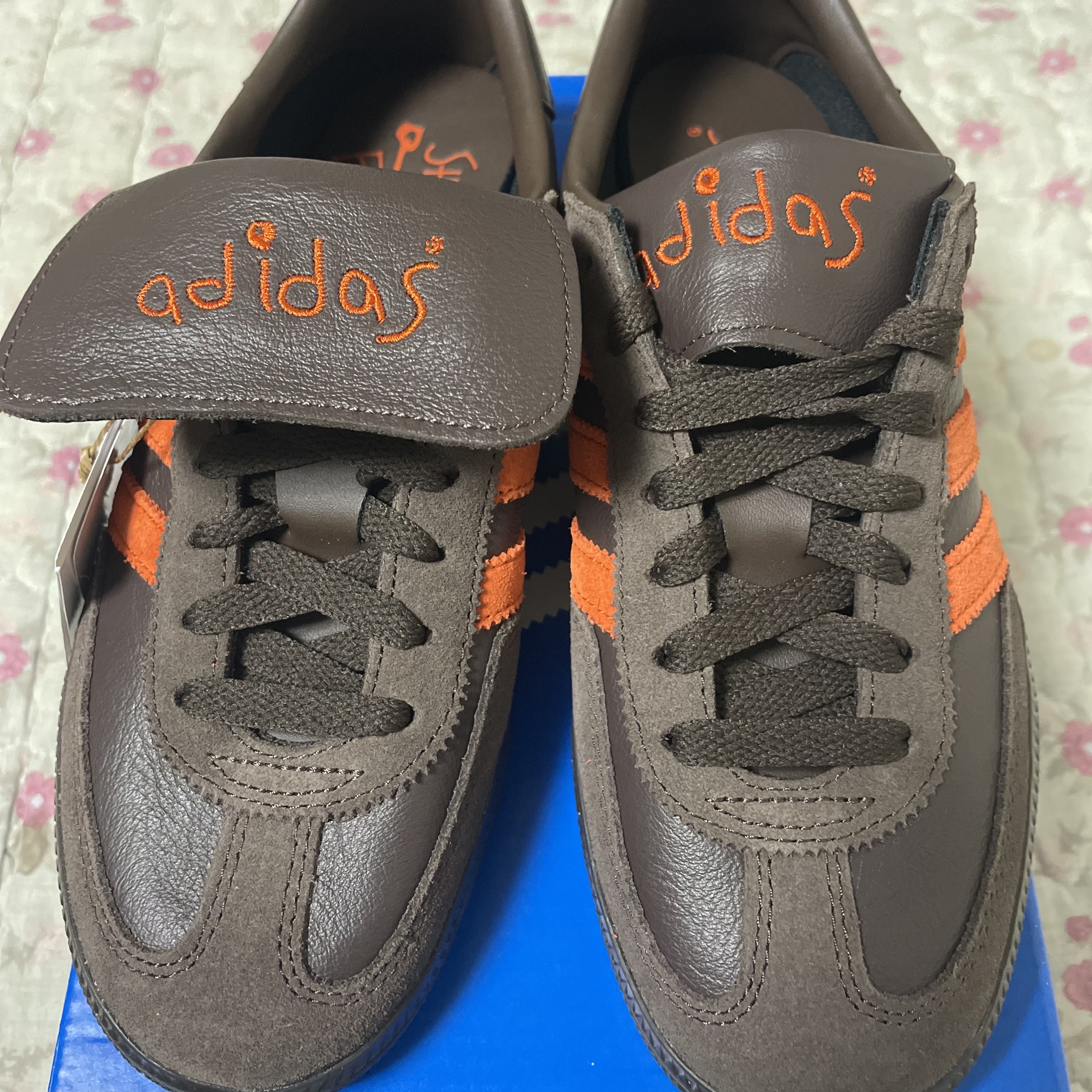Adidas Spezial Handball Brown Collegiate Orange 착용 스타일 - 2