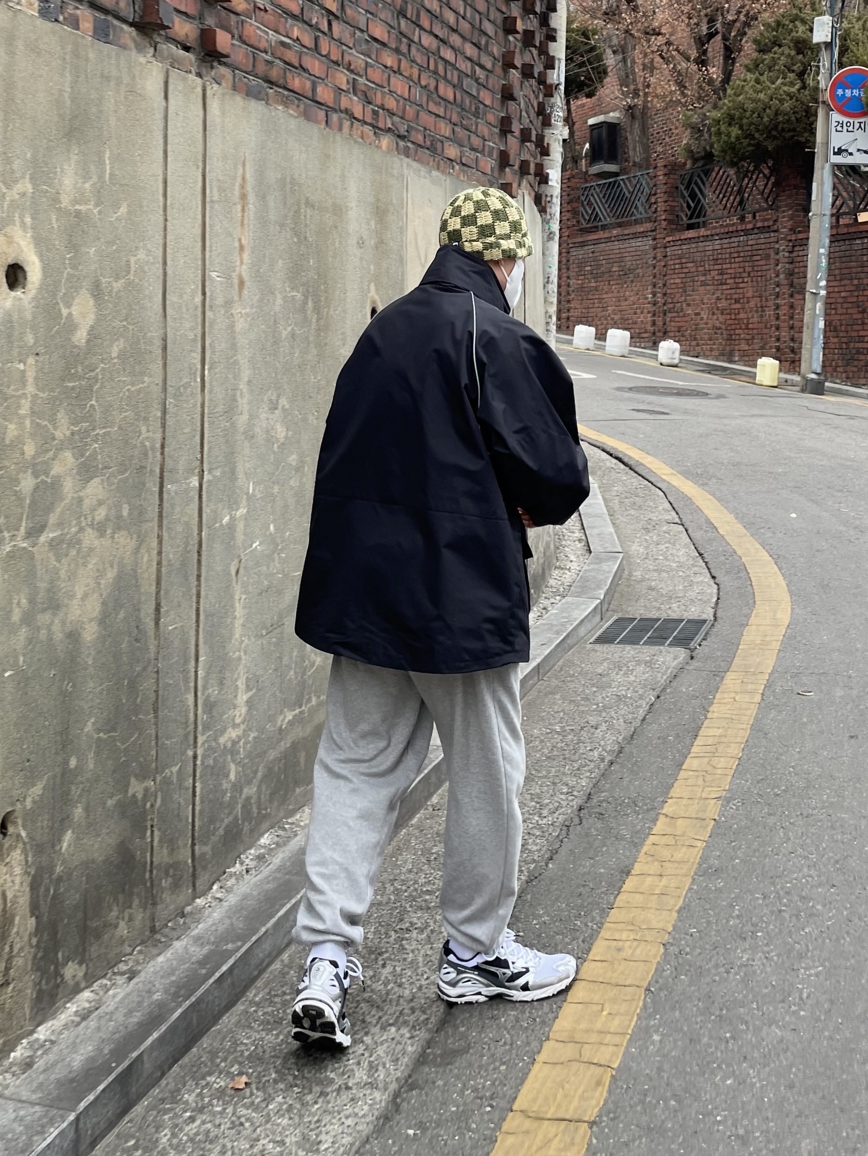 Stussy Crochet Checker Beanie Olive 착용 스타일