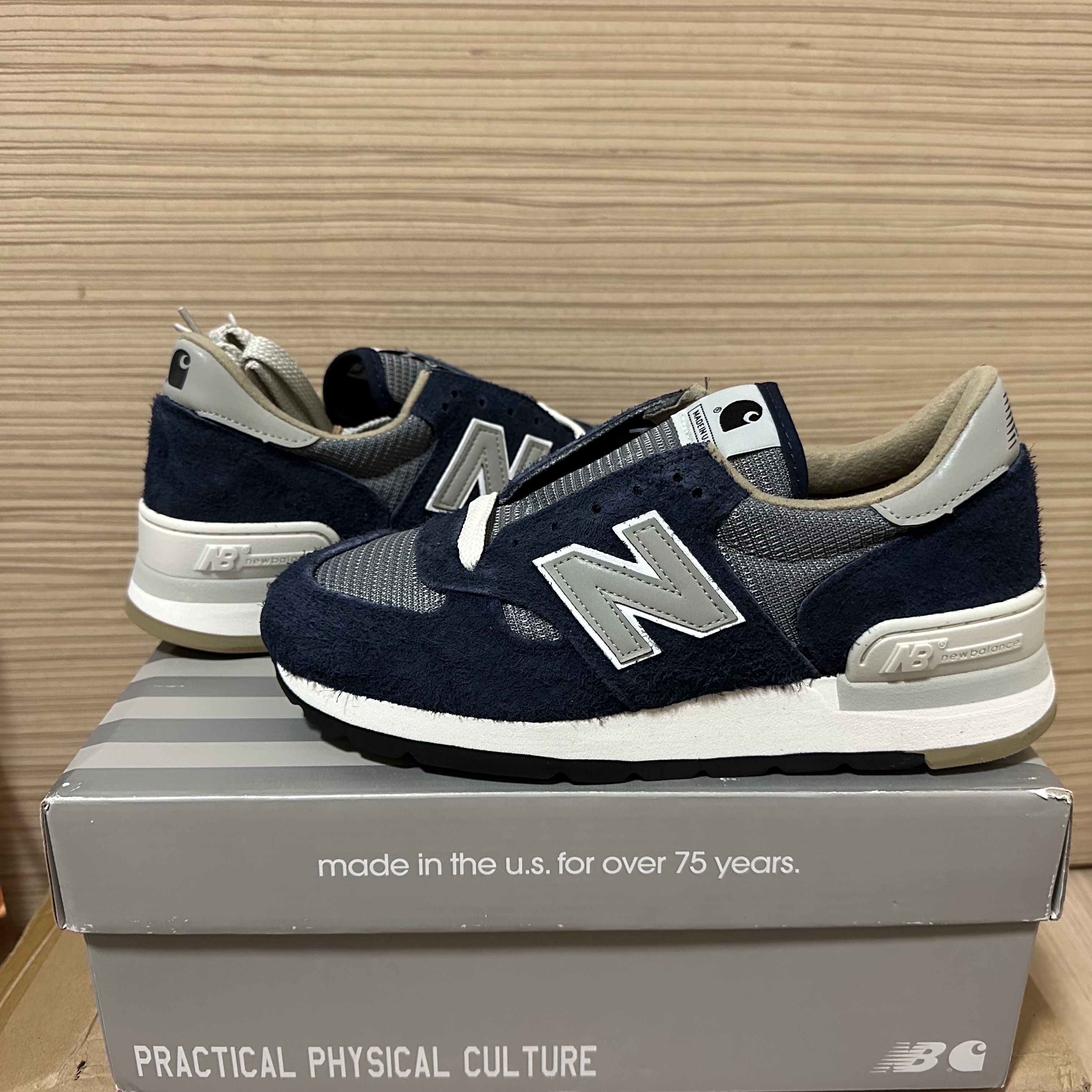 New Balance x Carhartt WIP 990v1 Made in USA Sculpture Center 착용 스타일 - 2