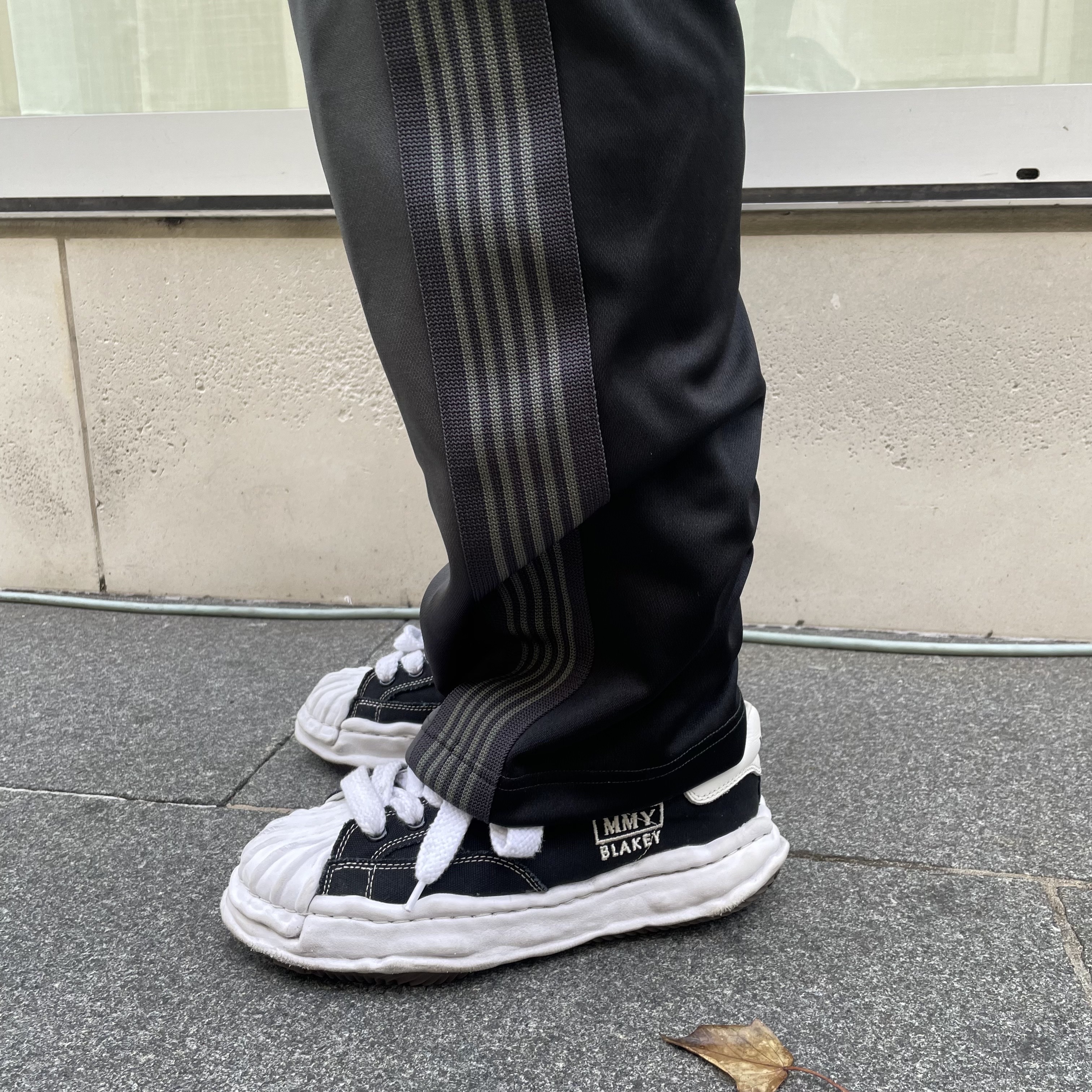 Maison Mihara Yasuhiro Blakey OG Sole Canvas Low-top Sneakers Black White 착용 스타일
