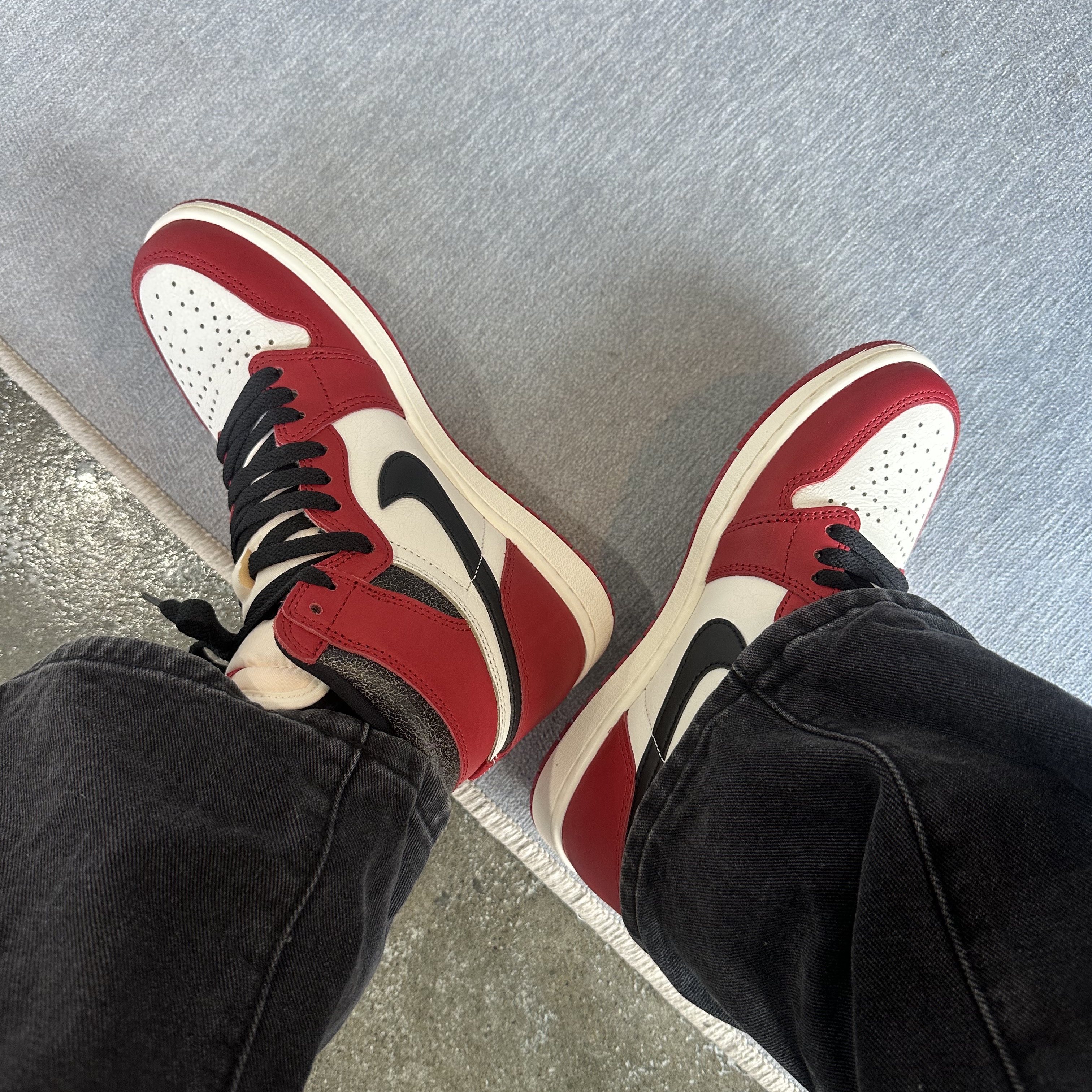 Jordan 1 Retro High OG Chicago 2022, Nike NSW Faux Fur Tote Bag Black 착용 스타일 - 5