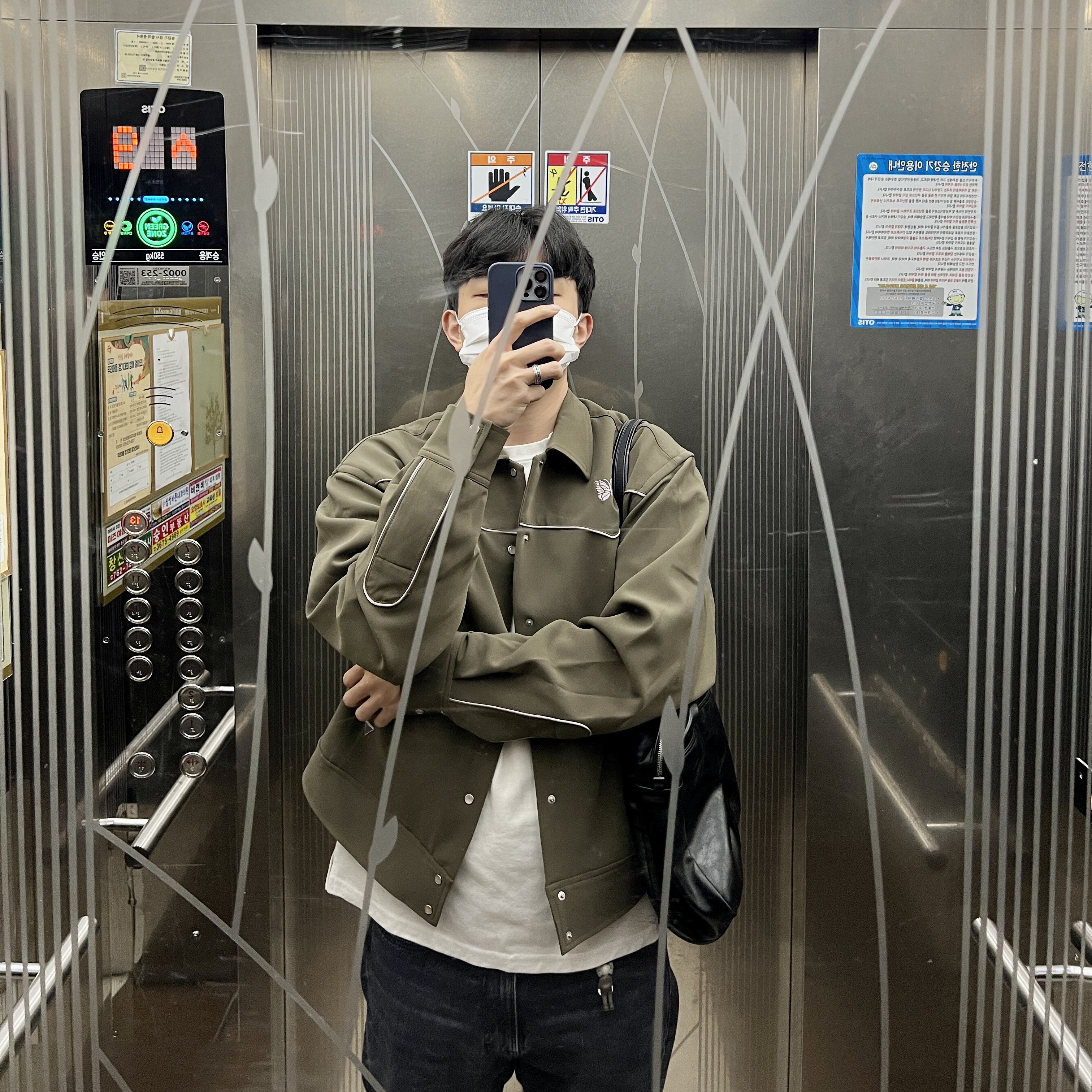 Needles Piping Cowboy Jacket Olive, Kaws Tokyo First Companion Keychain Brown 착용 스타일