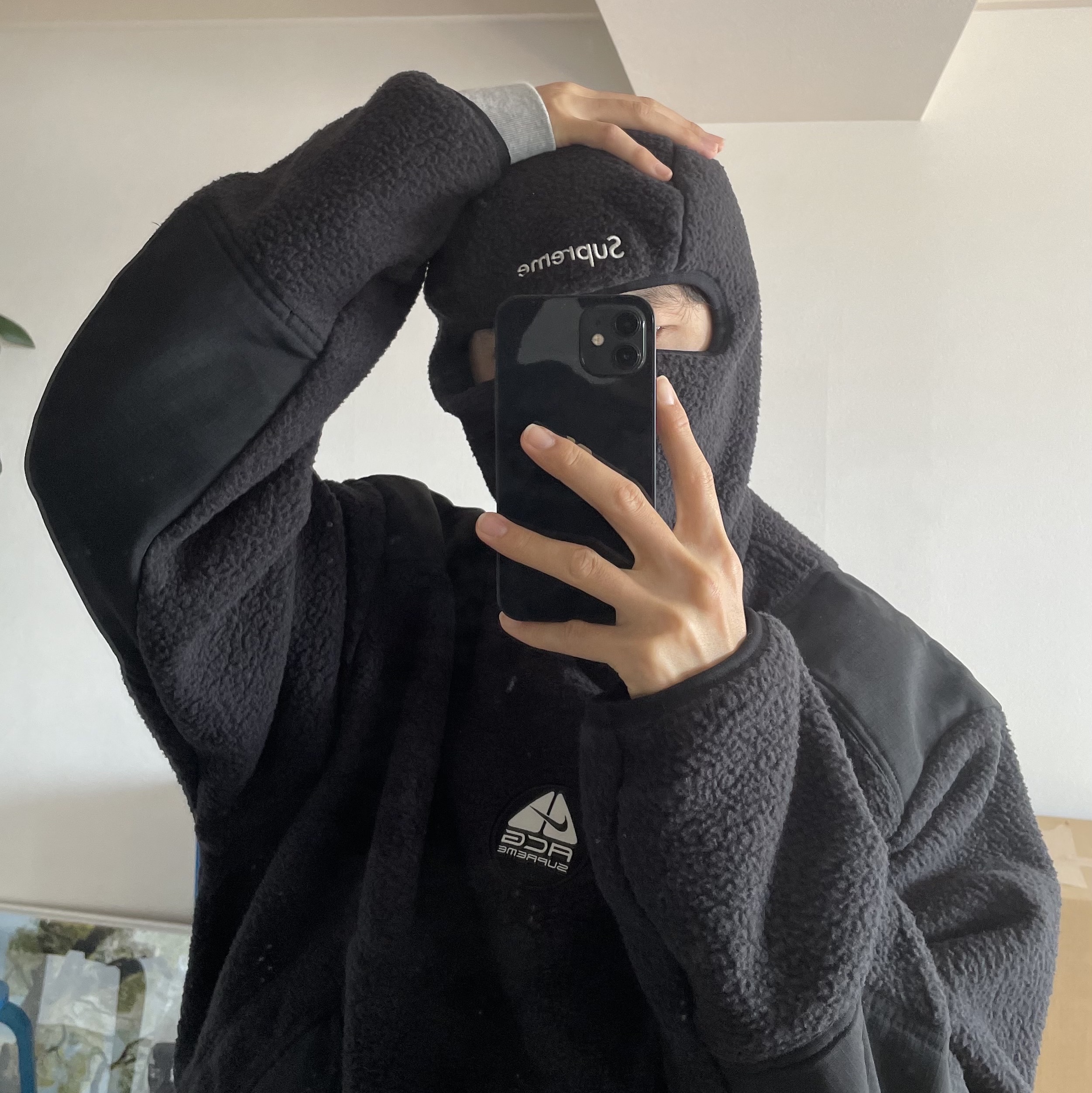 Supreme x Nike ACG Fleece Pullover Black - 22FW, Supreme x Nike ACG Belted Denim Pants Black - 22FW 착용 스타일 - 5