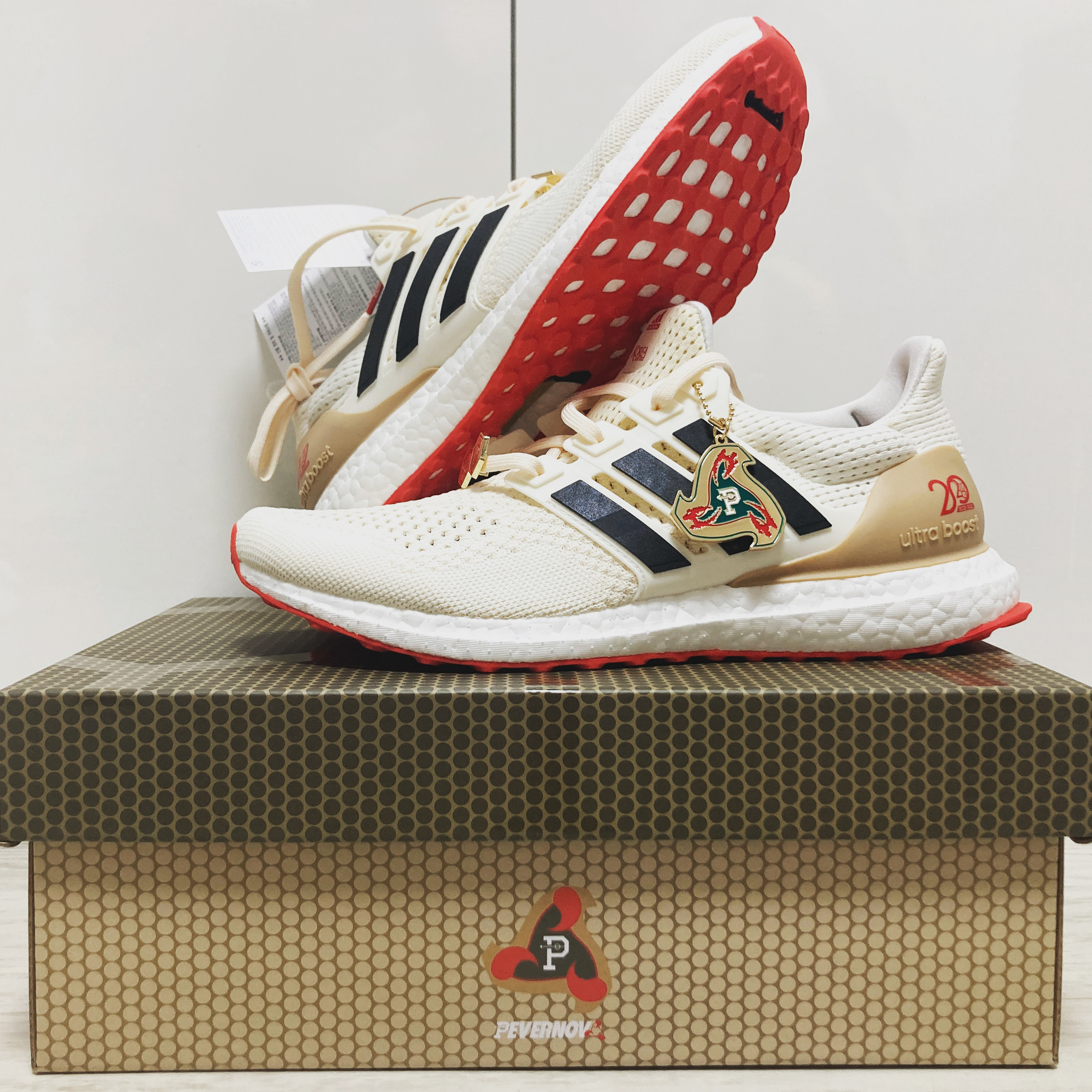 Adidas x Over The Pitch Ultraboost DNA Seoul Off White (Over The Pitch Package) 착용 스타일