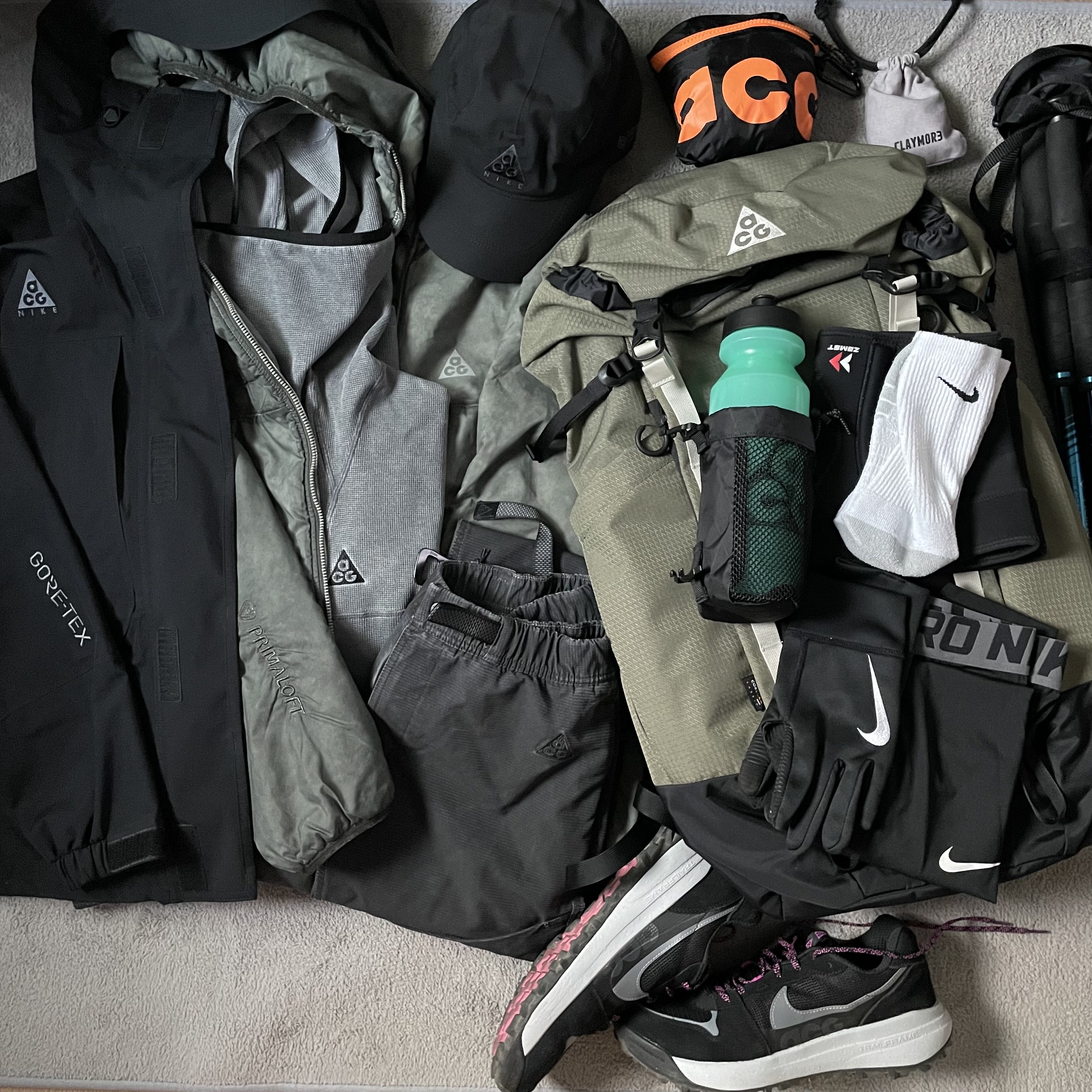 Nike ACG Gore-Tex Jacket Black - US/EU, Nike NRG Dri-Fit ACG ADV Steeple Rock Base Layer Black - Asia 착용 스타일