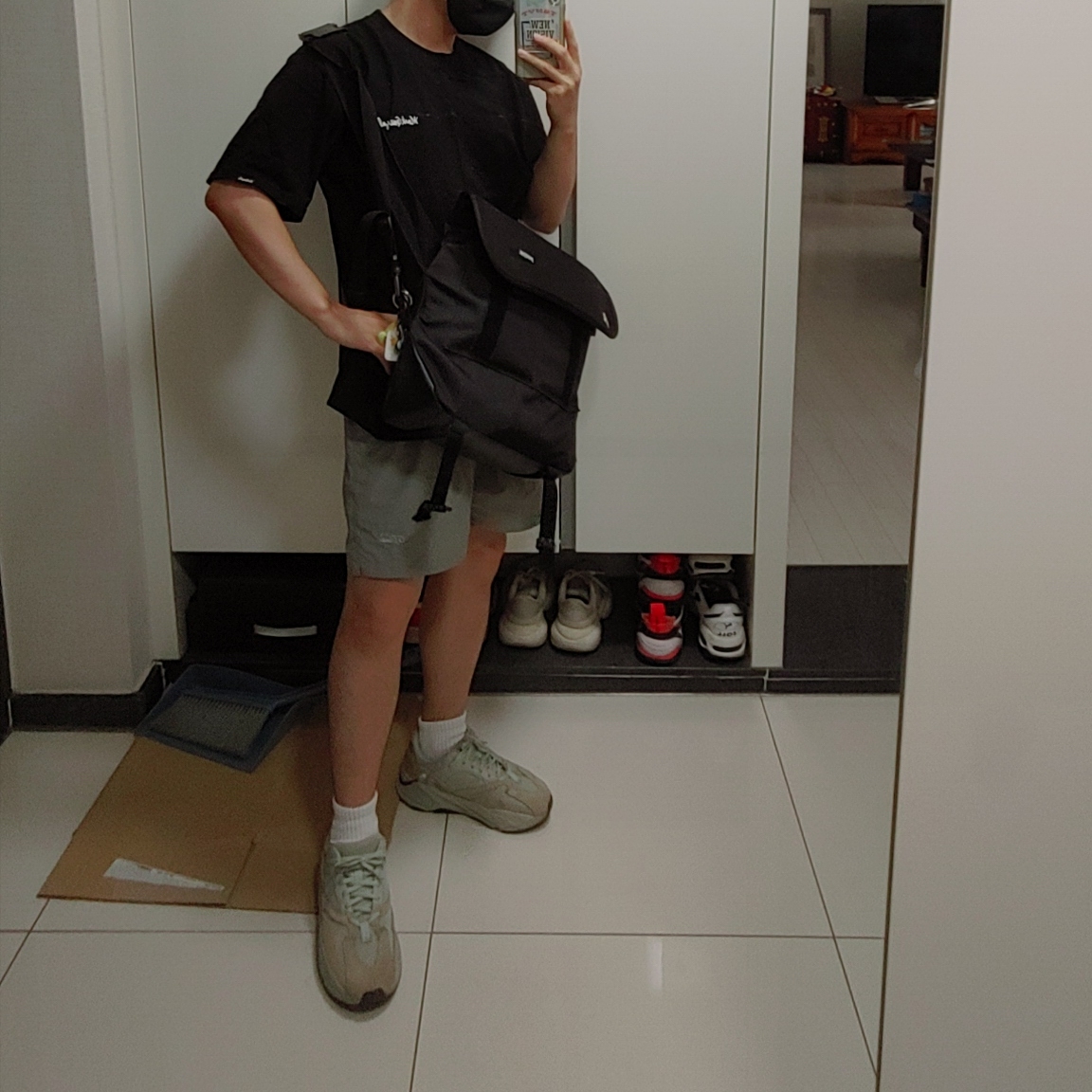 Adidas Yeezy Boost 700 Salt 착용 스타일