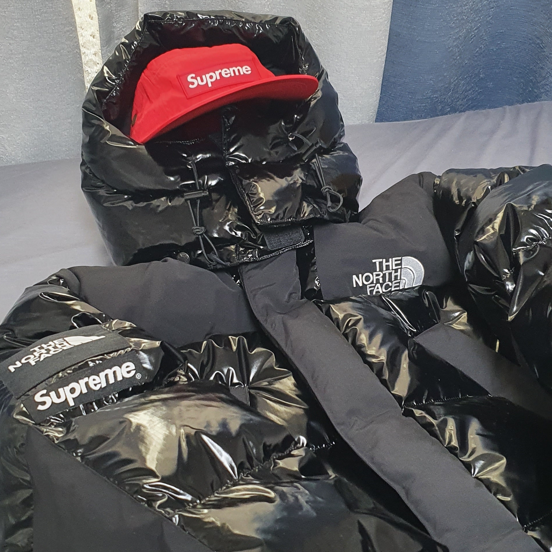 Supreme x The North Face 700-Fill Down Parka Black - 22FW 착용 스타일
