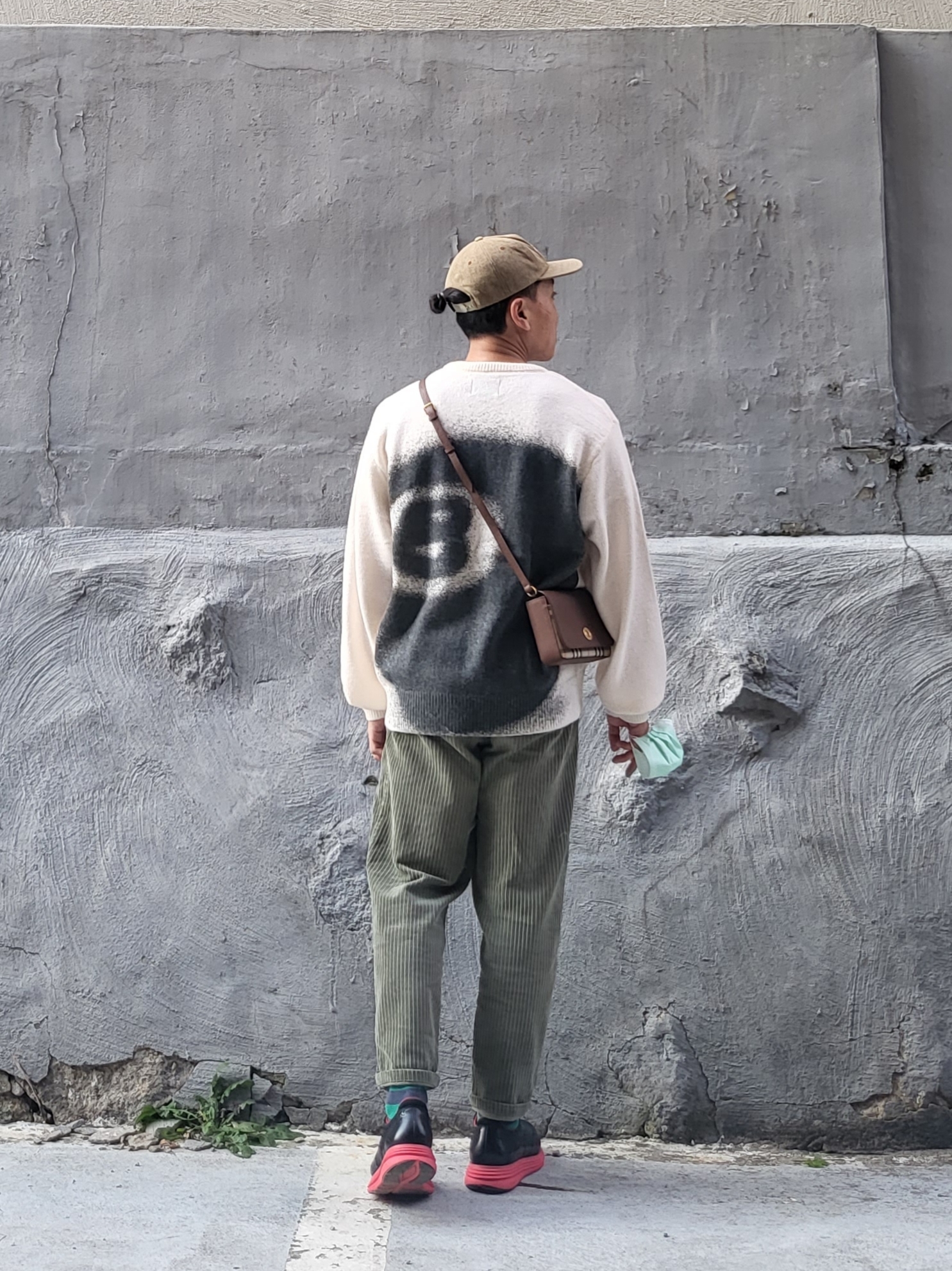 Stussy 8 Ball Spray Sweater Ivory 착용 스타일 - 1