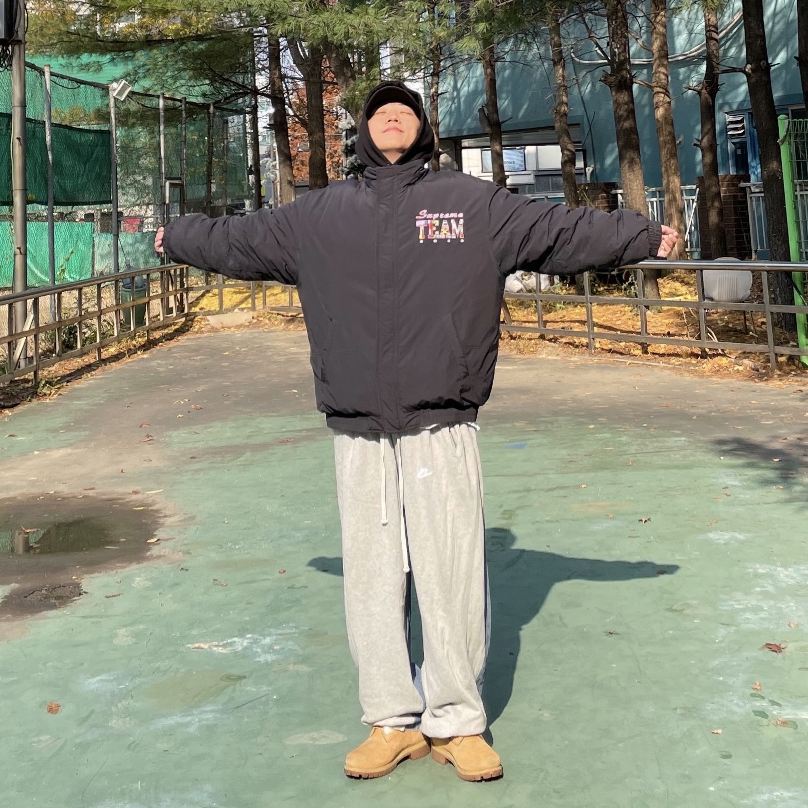 Supreme Team Puffy Jacket Black - 20SS 착용 스타일 - 3