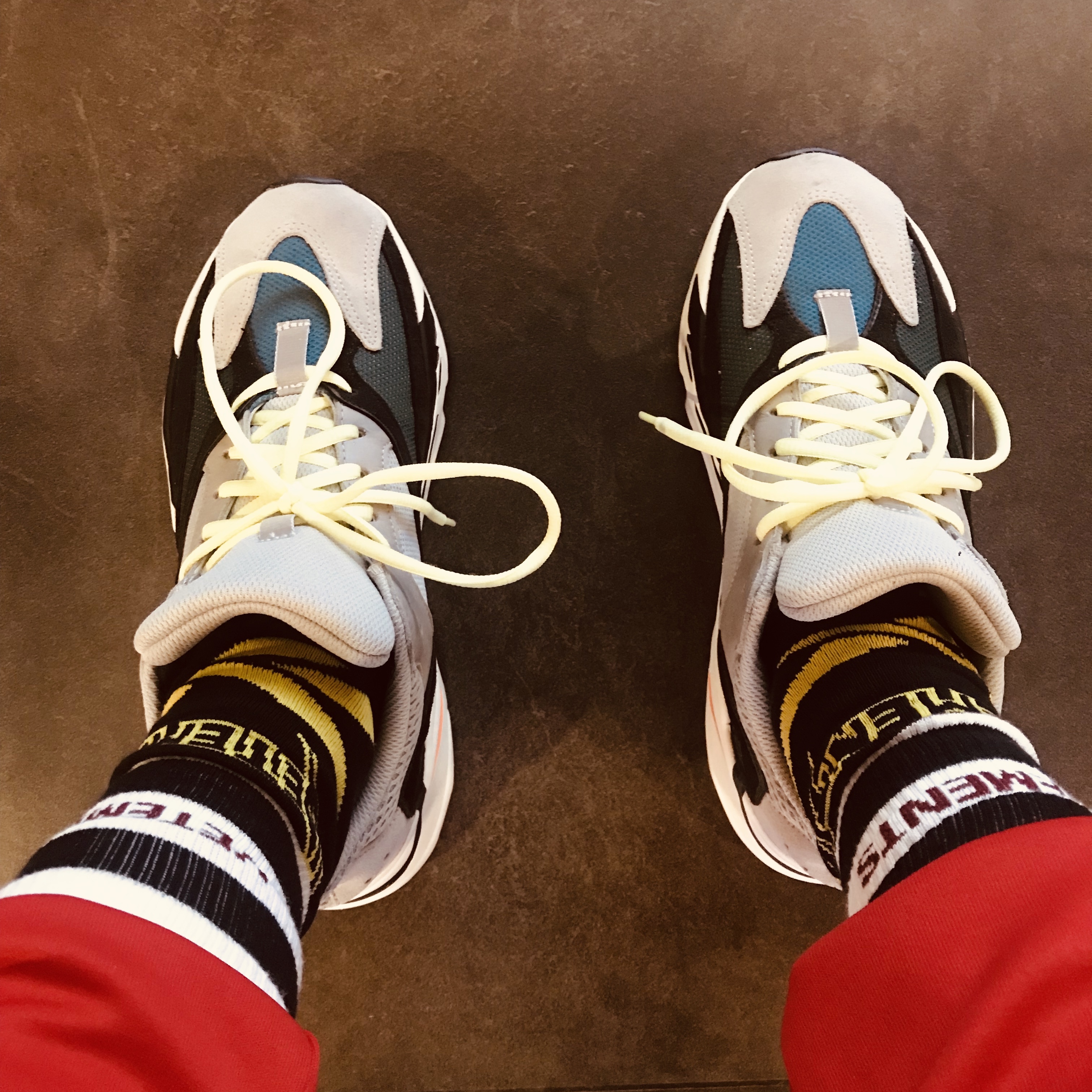 Adidas Yeezy Boost 700 Wave Runner Solid Grey 2021/2022 착용 스타일