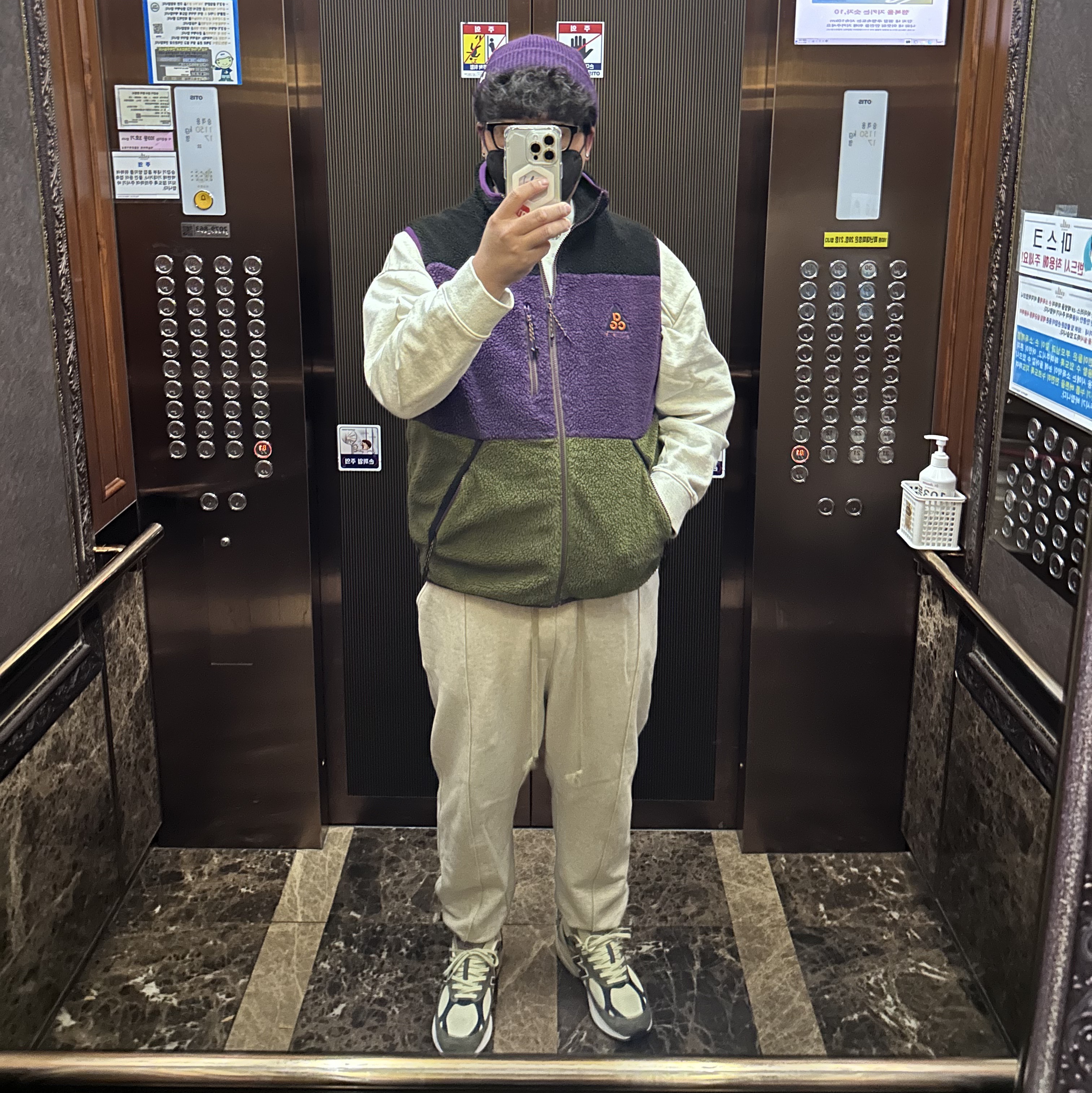 New Balance 990v3 Made in USA Olive, Nike ACG Vest Black Sequoia Night Purple - US/EU 착용 스타일 - 1