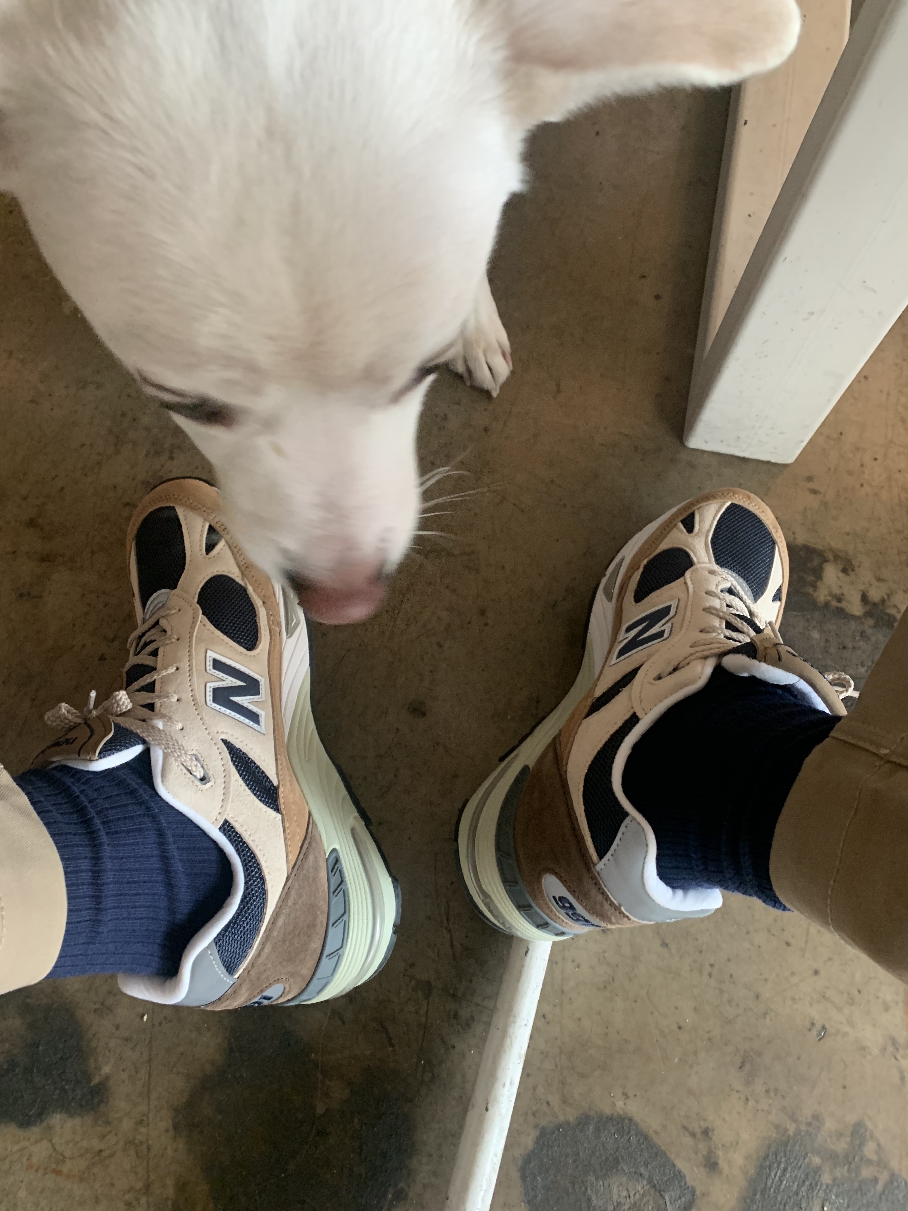 New Balance 991 Made in UK Cappuccino 착용 스타일 - 3
